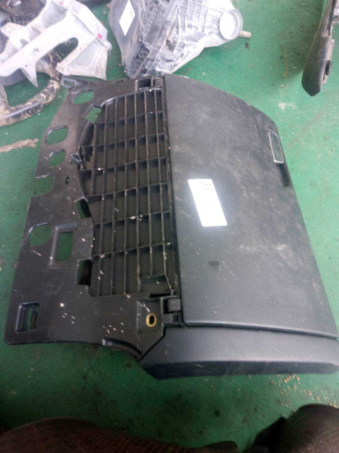 8KD857035A 仪表台杂物箱