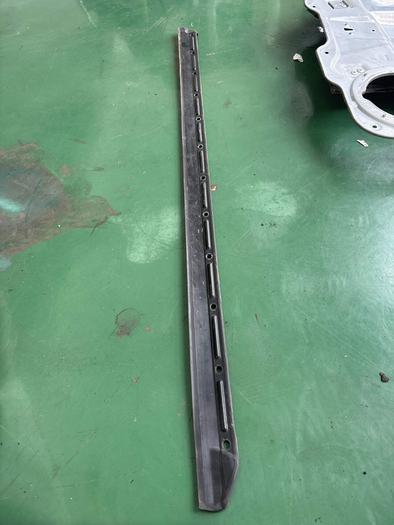 A2516903362 前门车门密封胶条(左下)