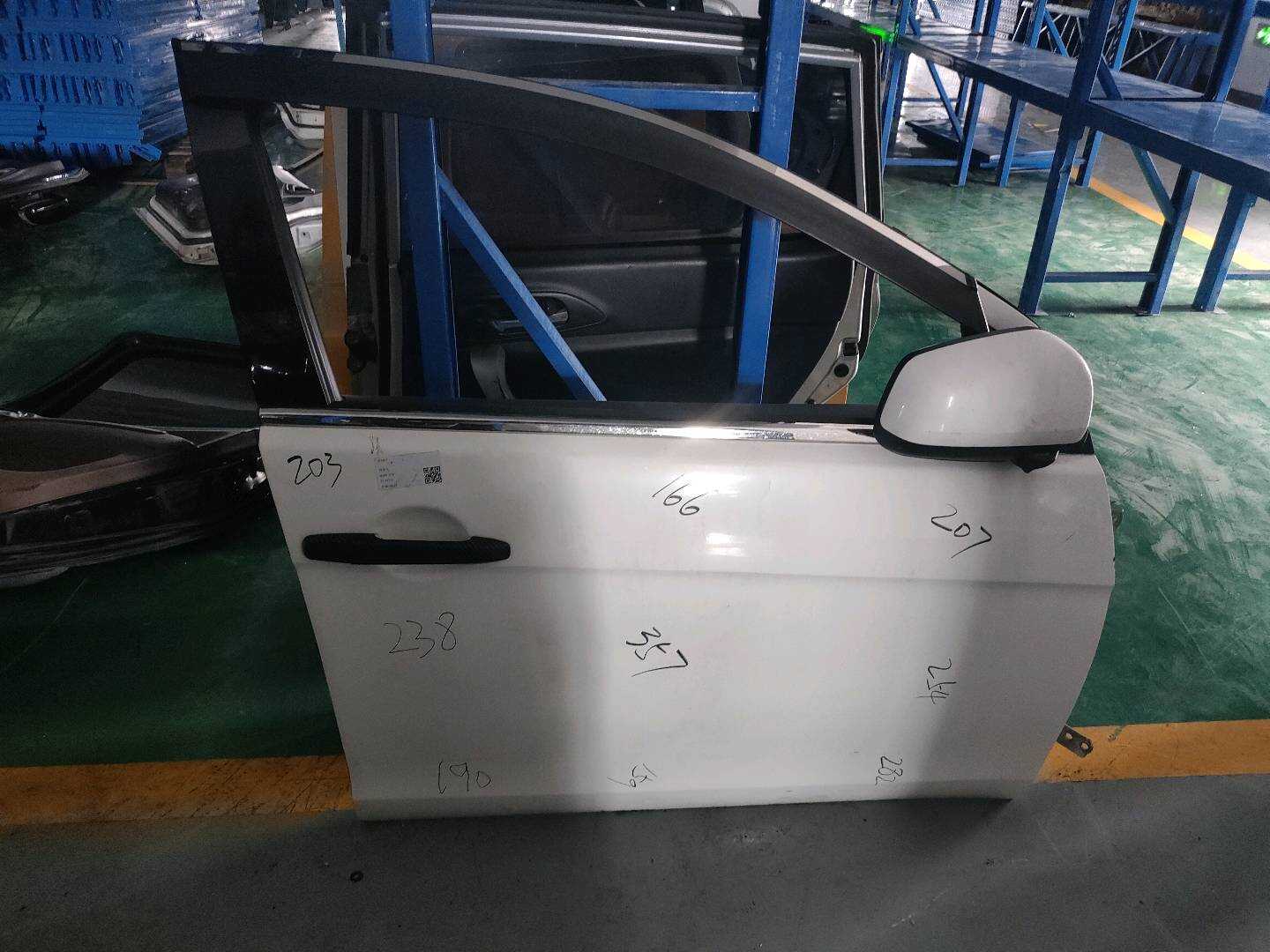 5700A9349 Front Door Shell, Right