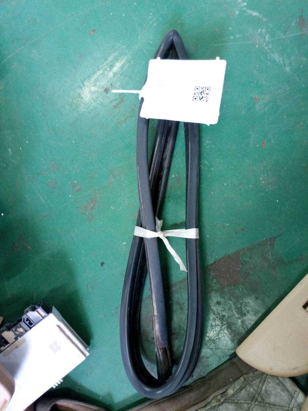 330837440A 前门玻璃绒槽（右）