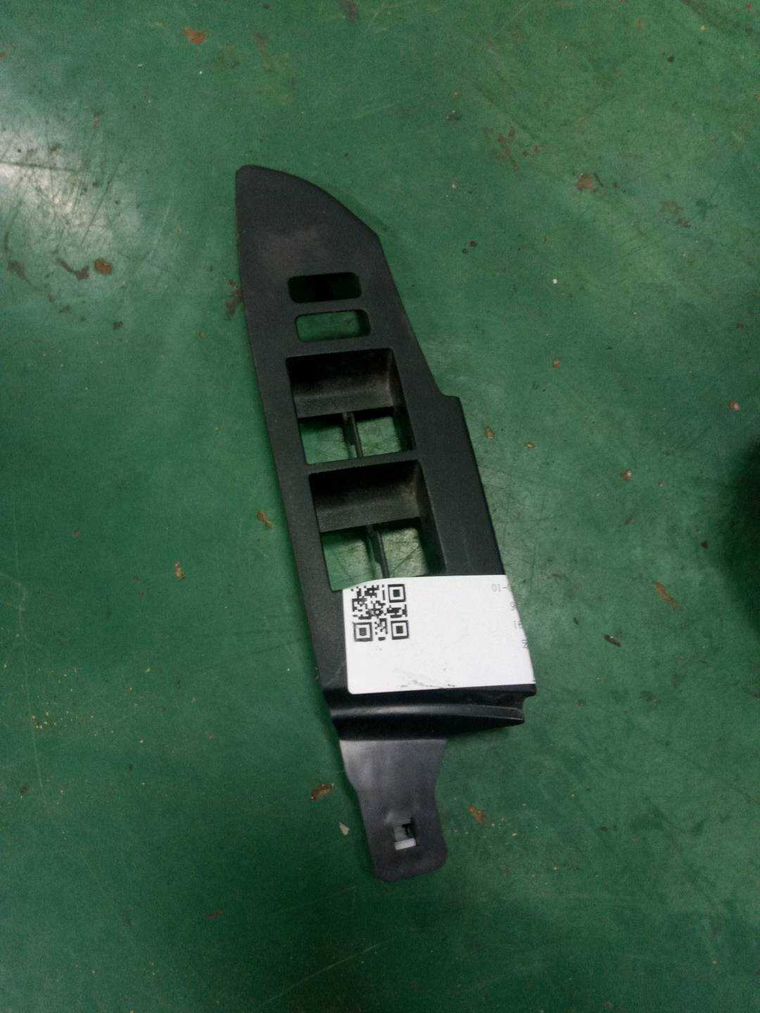 7423202C80C0 前门玻璃升降开关装饰板(左)