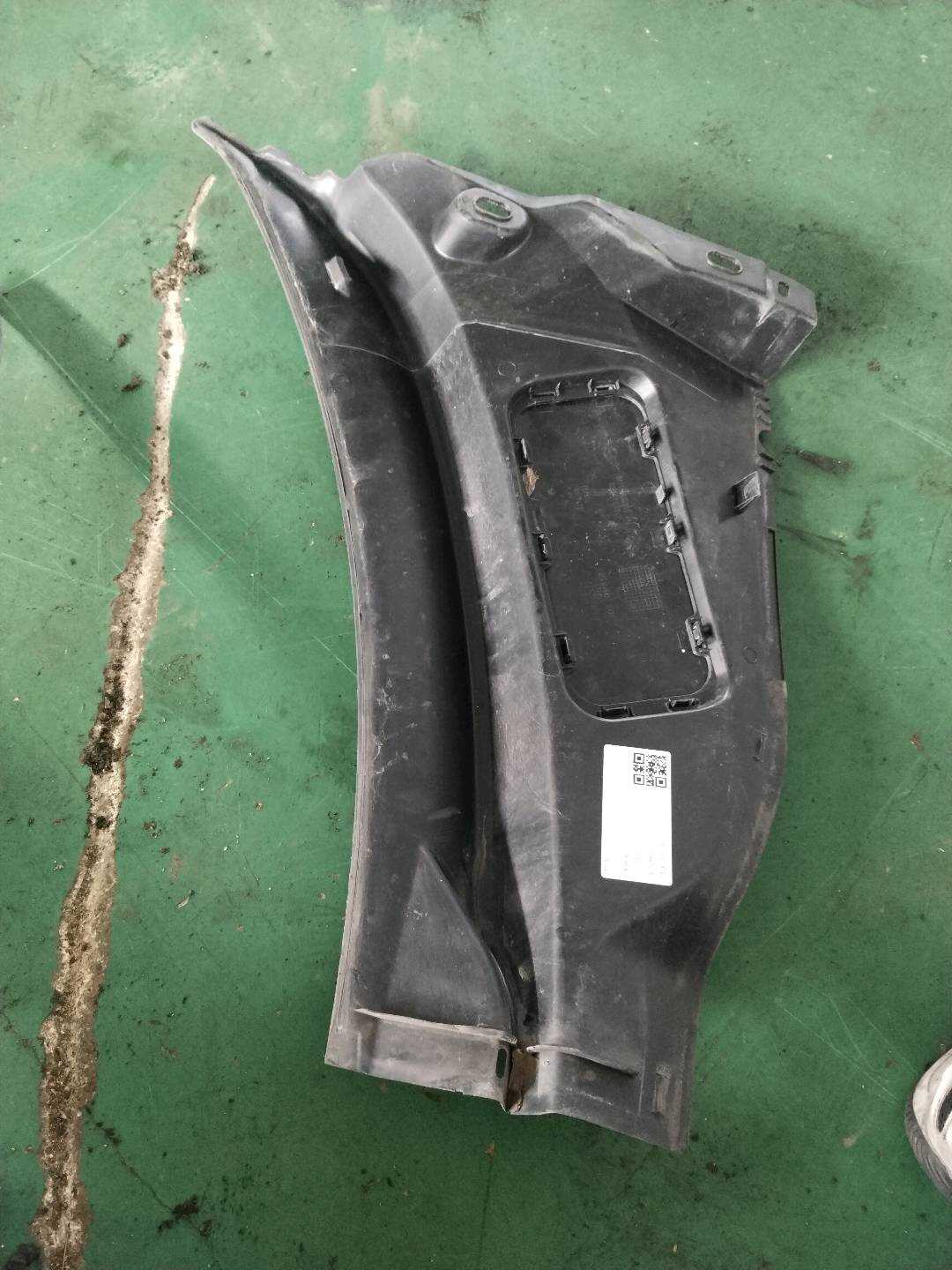 51719808096 Front Windshield Cowl Grille, Right