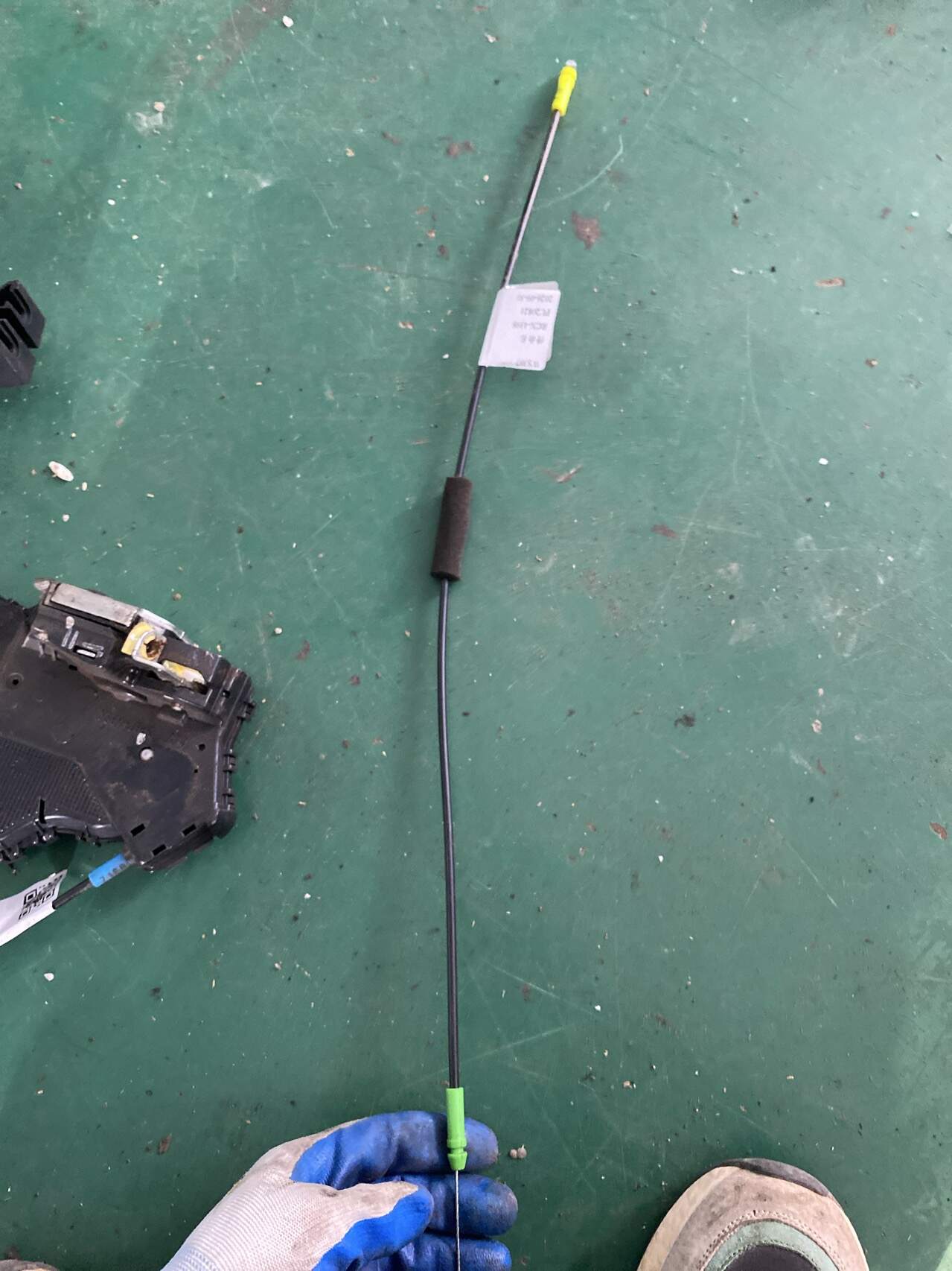 697100000000000000000000000000000000 Front Door Inner Handle Cable, Left