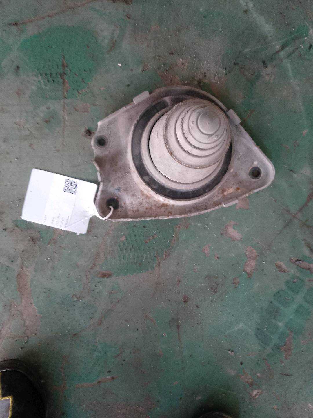 4804848010 后减震器顶胶(右)