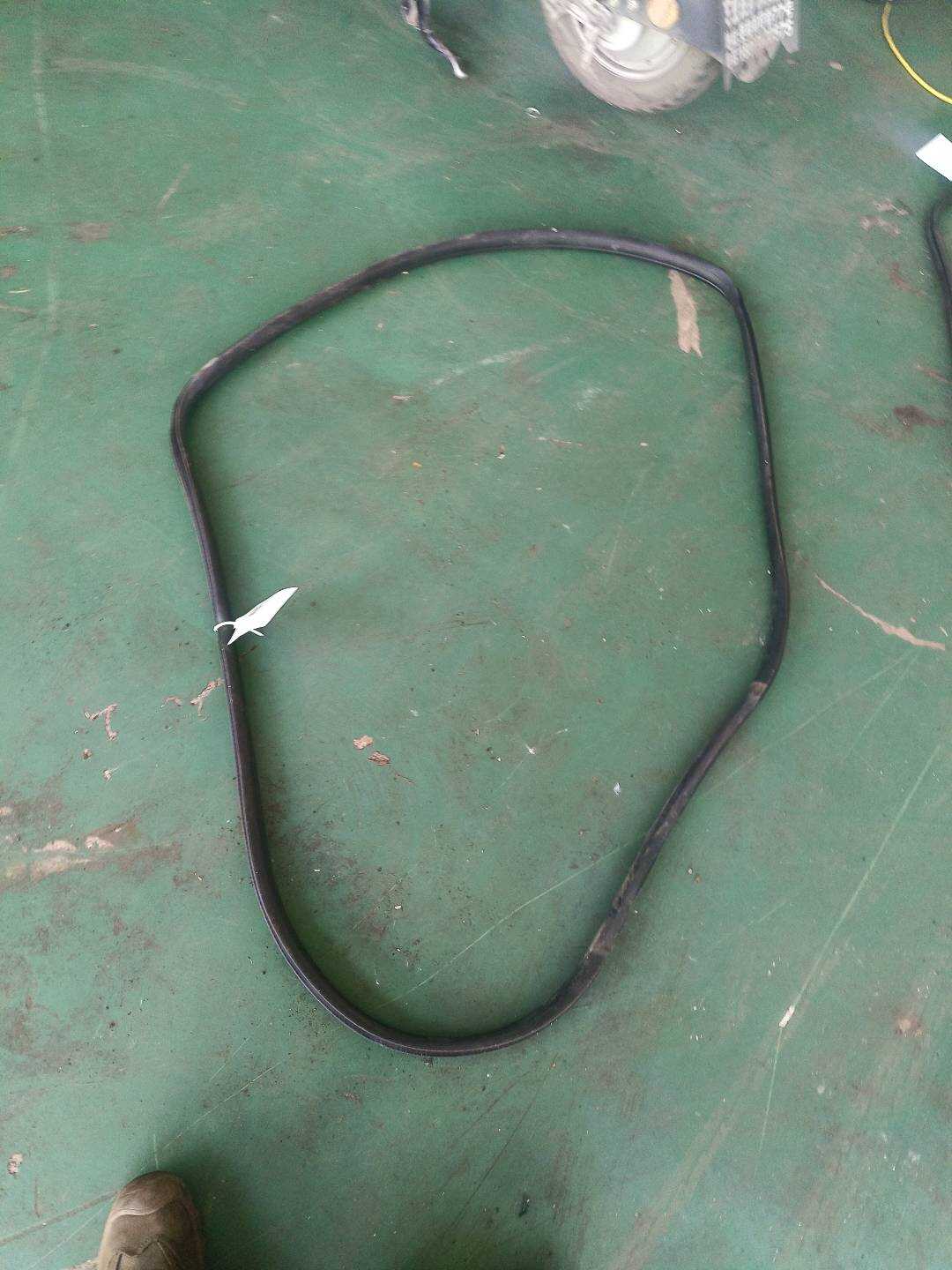51727396554 Front Door Body Seal Strip (Right), Left