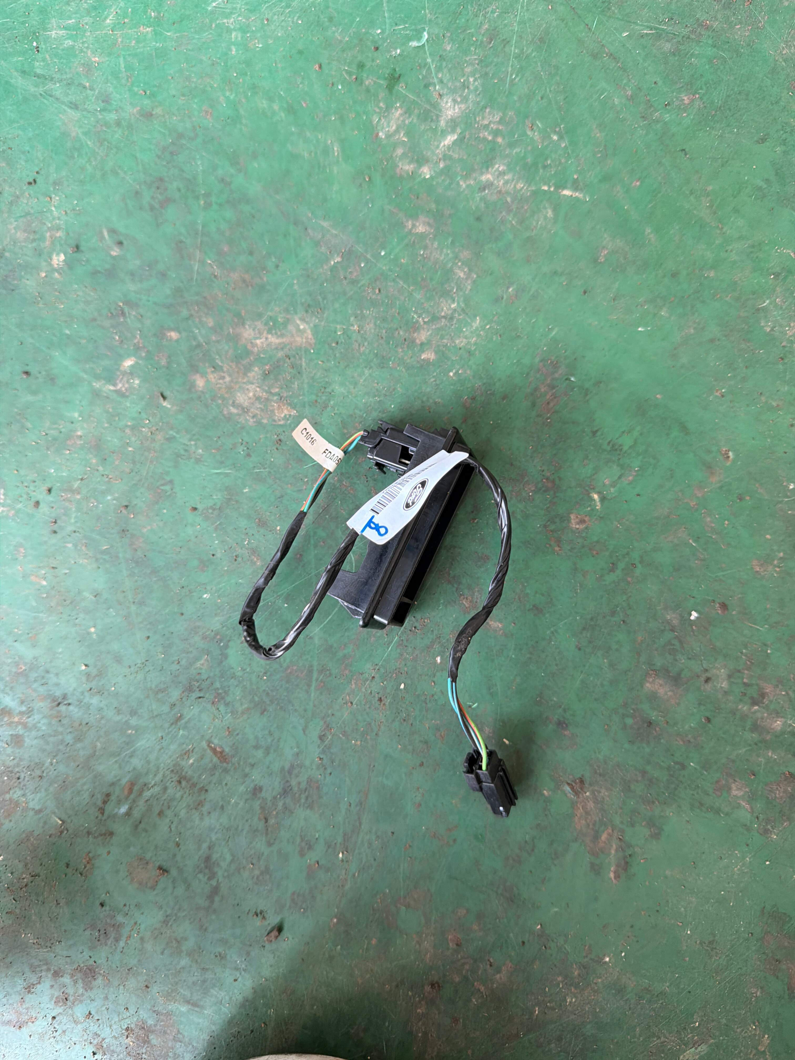 GR2B13E720AA 跨接线，右侧