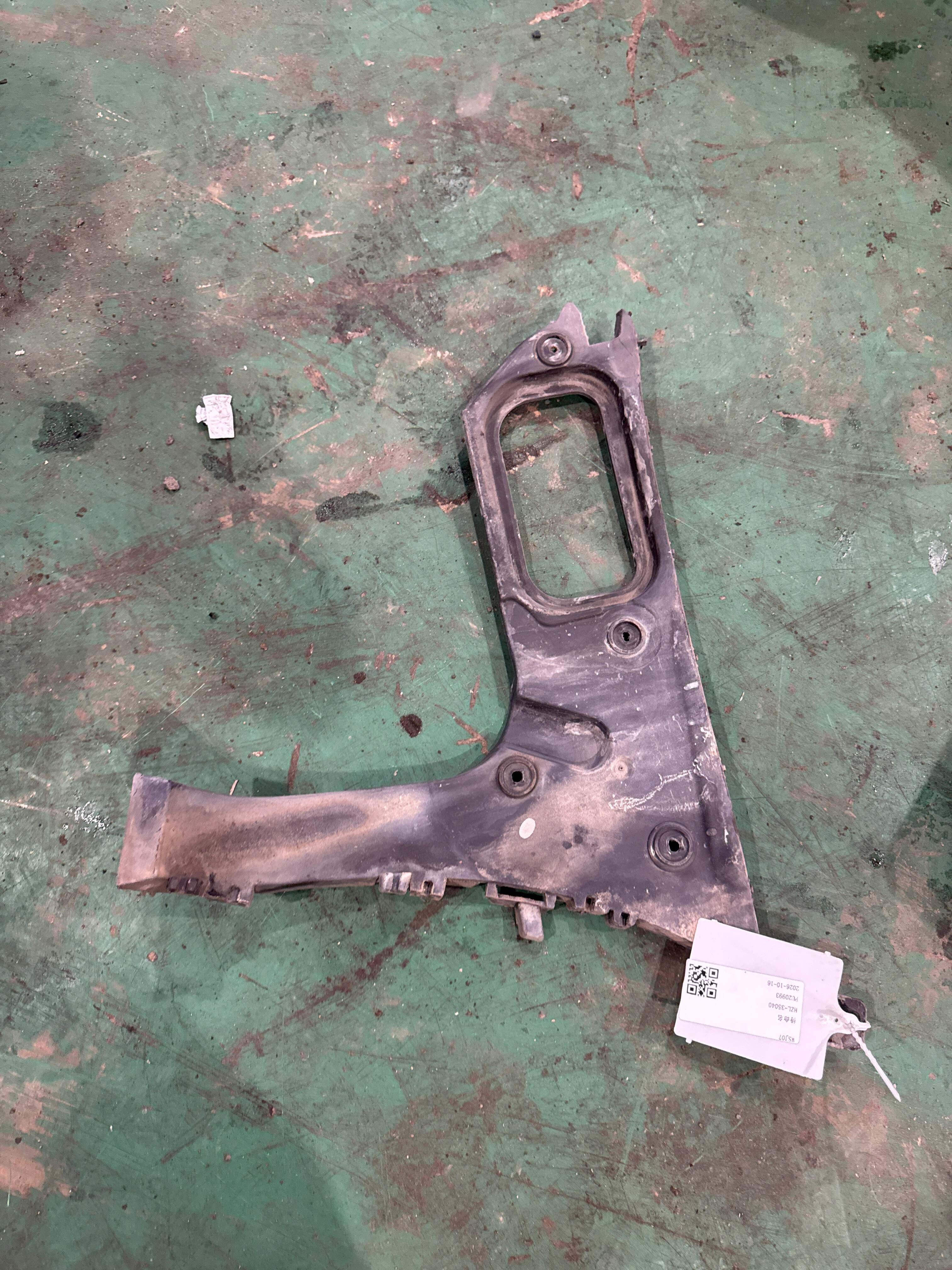 4L0807453A Rear Bumper Bracket, Left