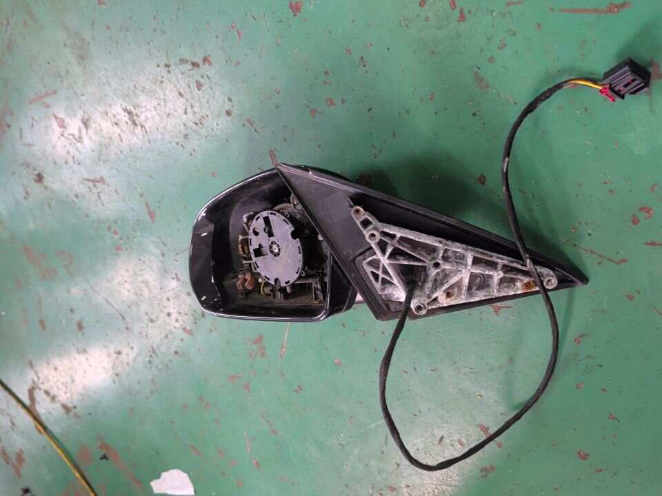 3TD857507 倒车镜固定座（左）