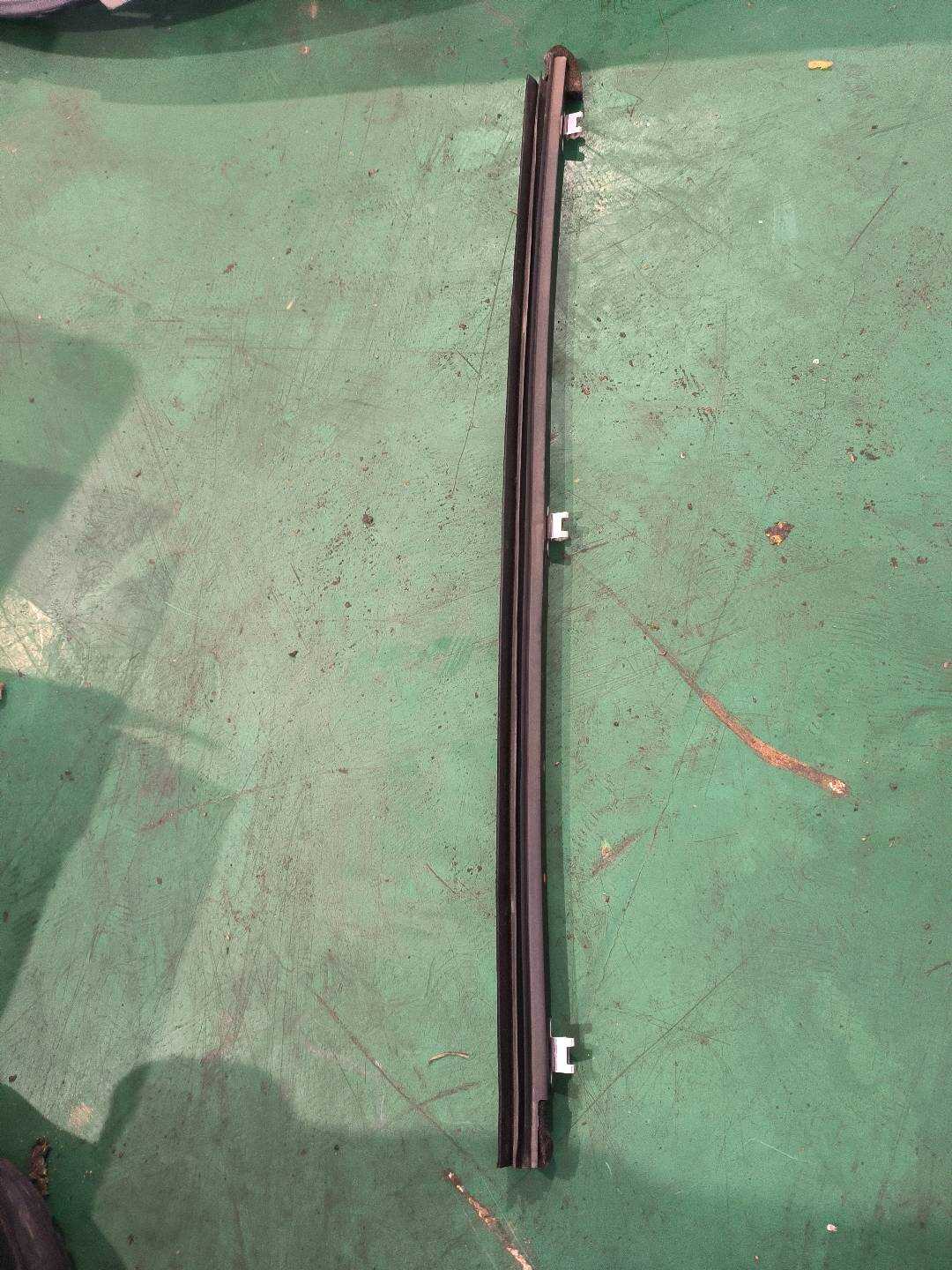 6997533010 后车门玻璃槽填充件
