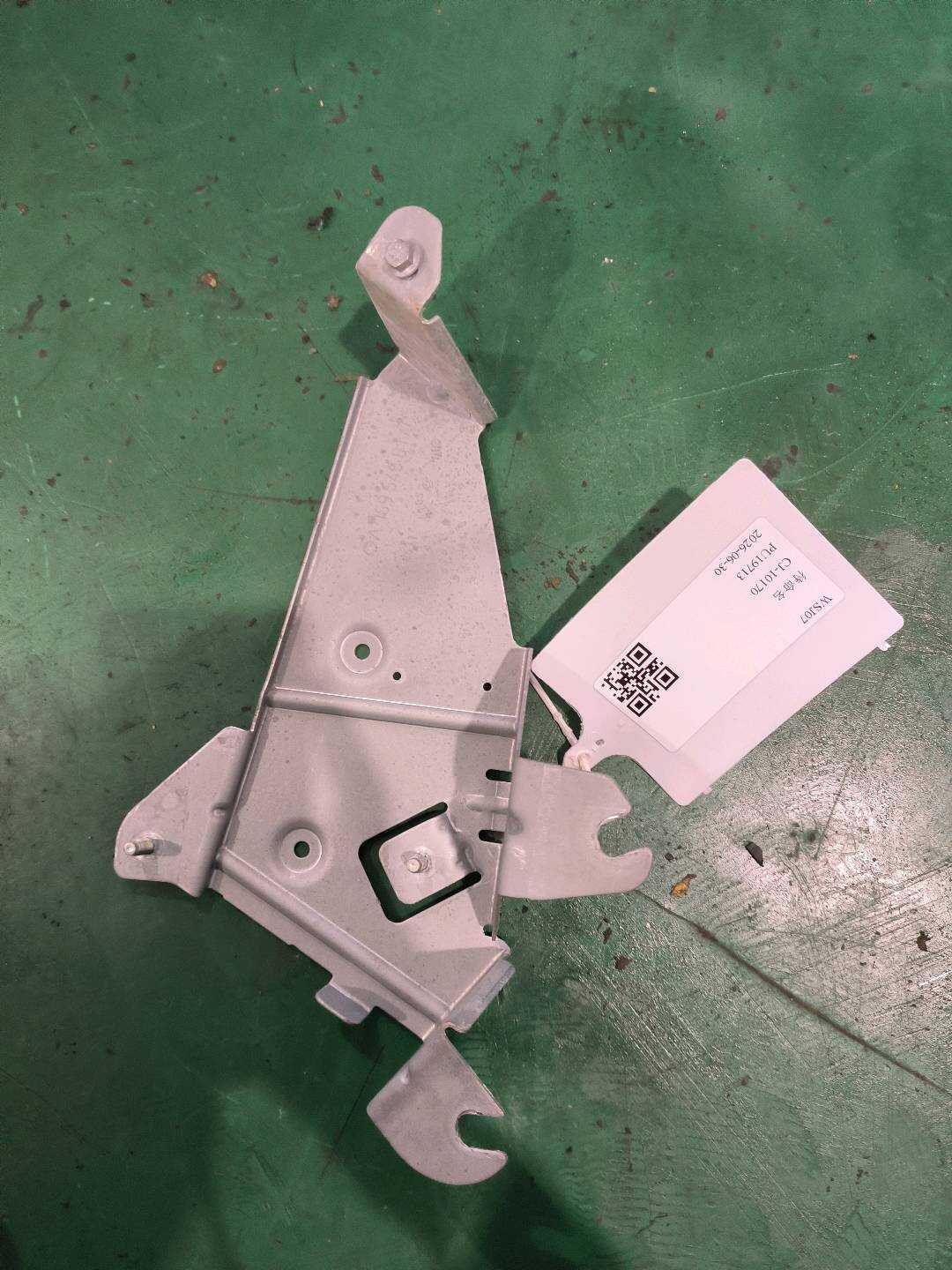 A1695452640 倒车雷达控制电脑支架