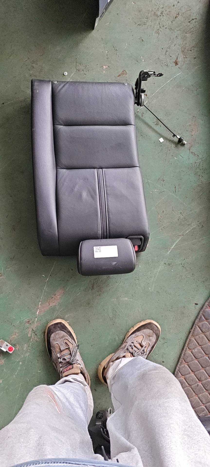 82121TW0H11ZA 后座椅靠背总成(右)