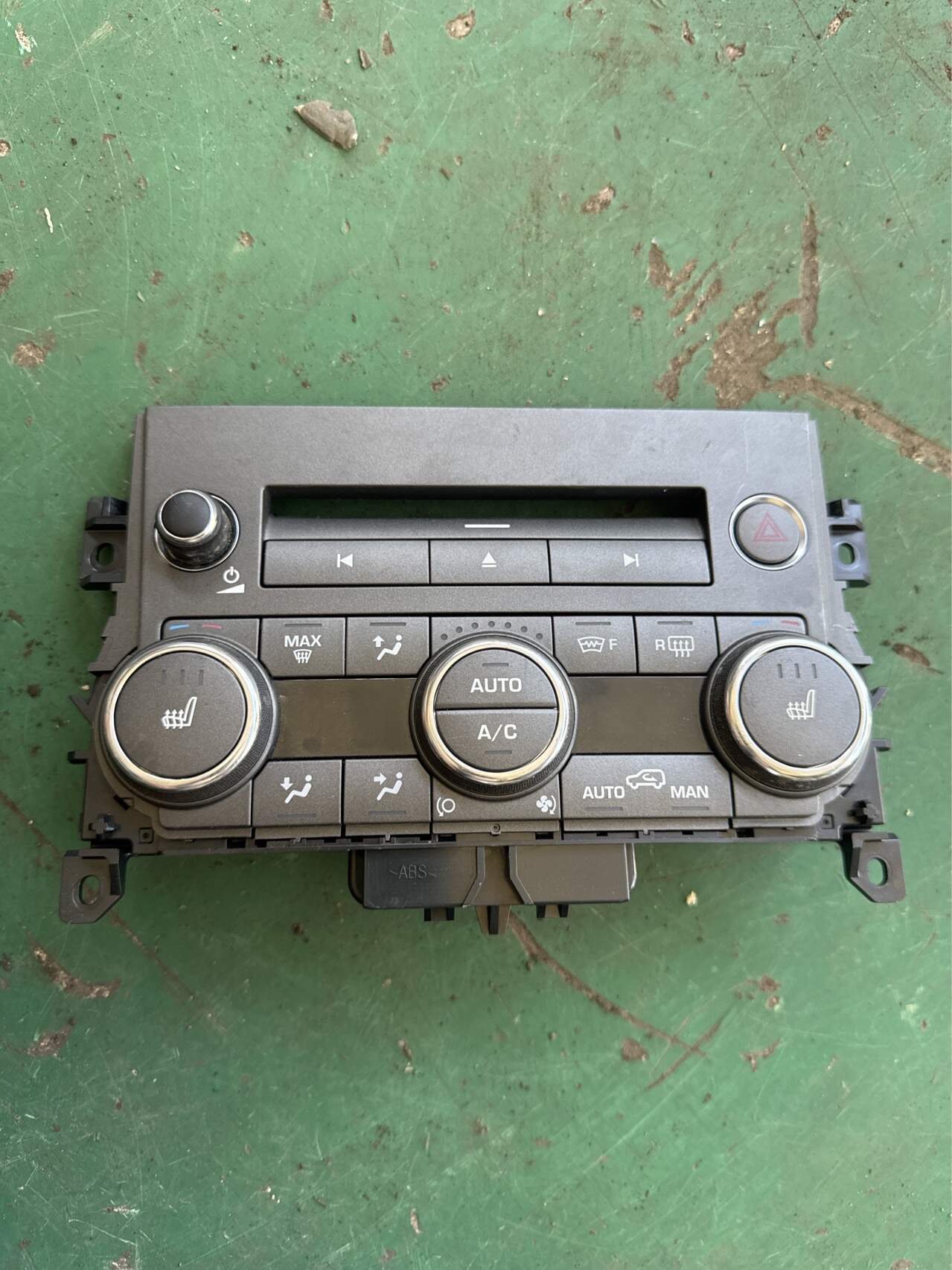 LR028193 A/C Controller