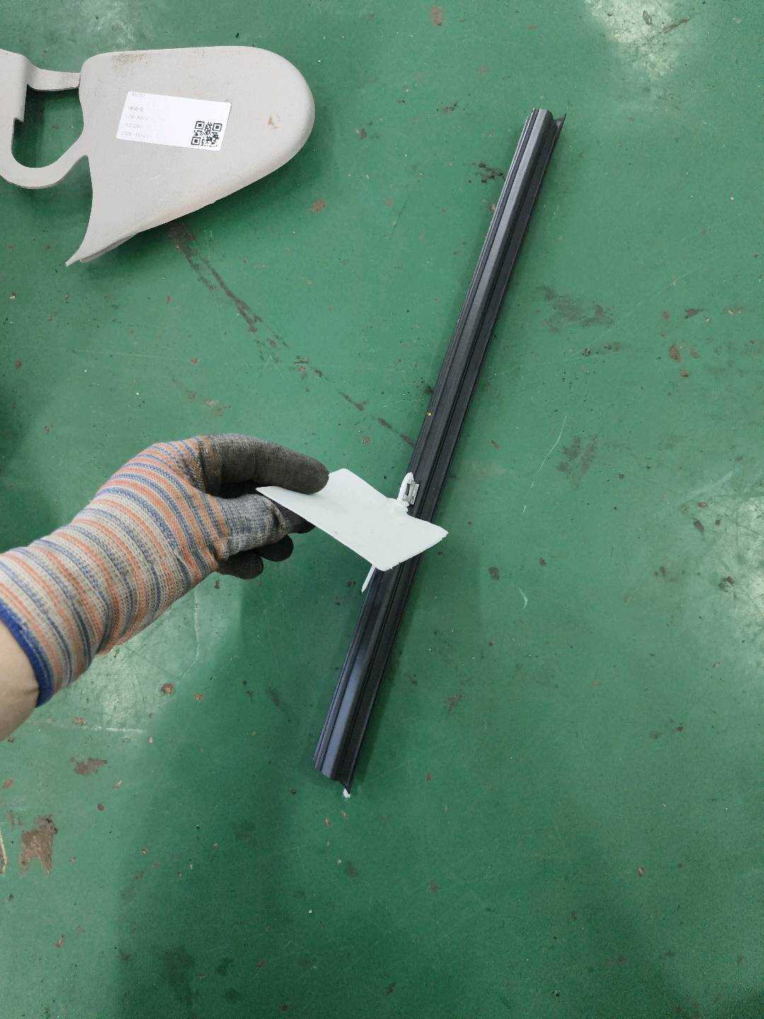 51227335696 Rear Door Window Molding (Right Inner)