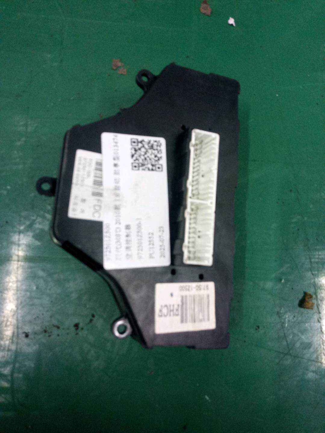 972501Z500 A/C Controller