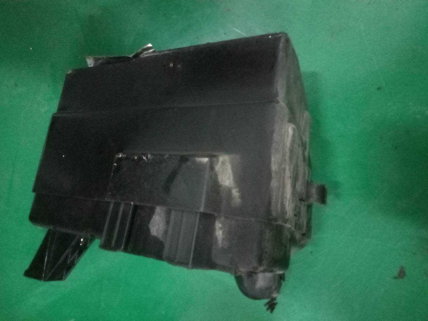 284B87Y001 发动机保险盒
