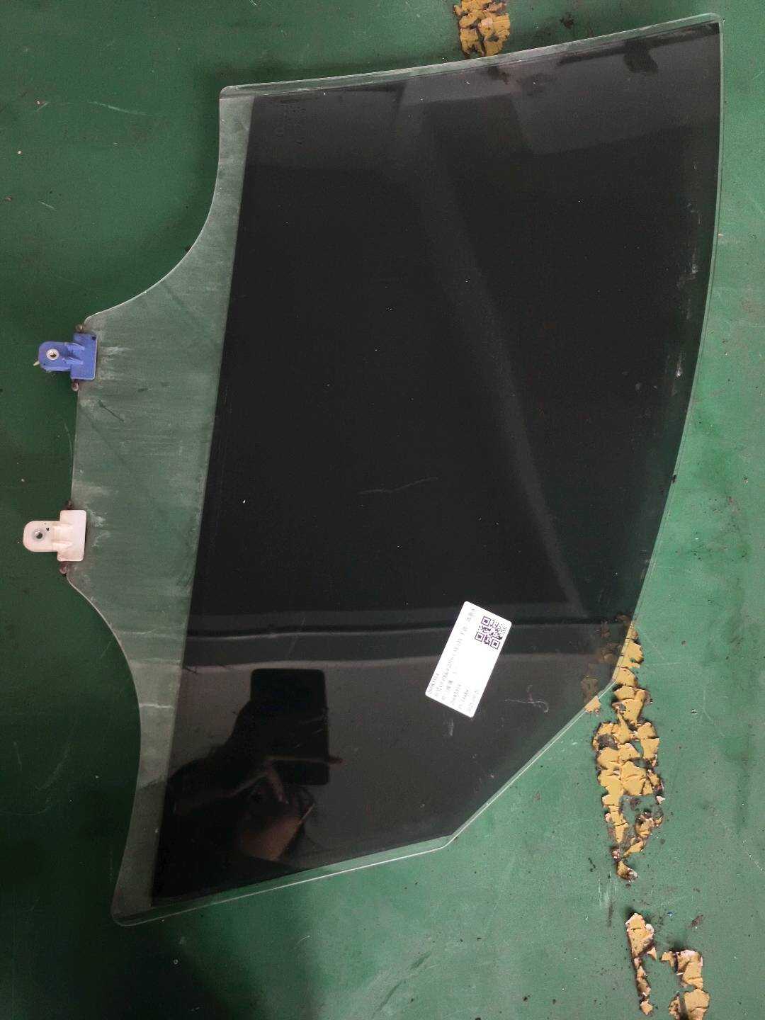 26683314 前门玻璃（左）