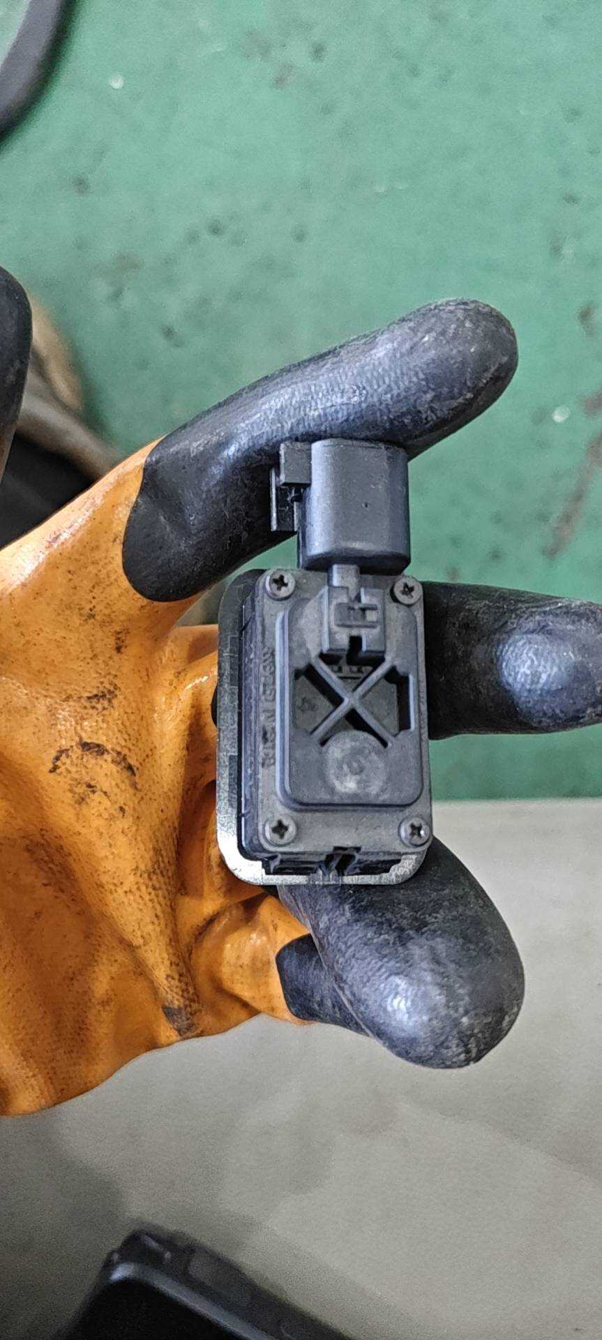 BB5T14K147BA 尾盖开关