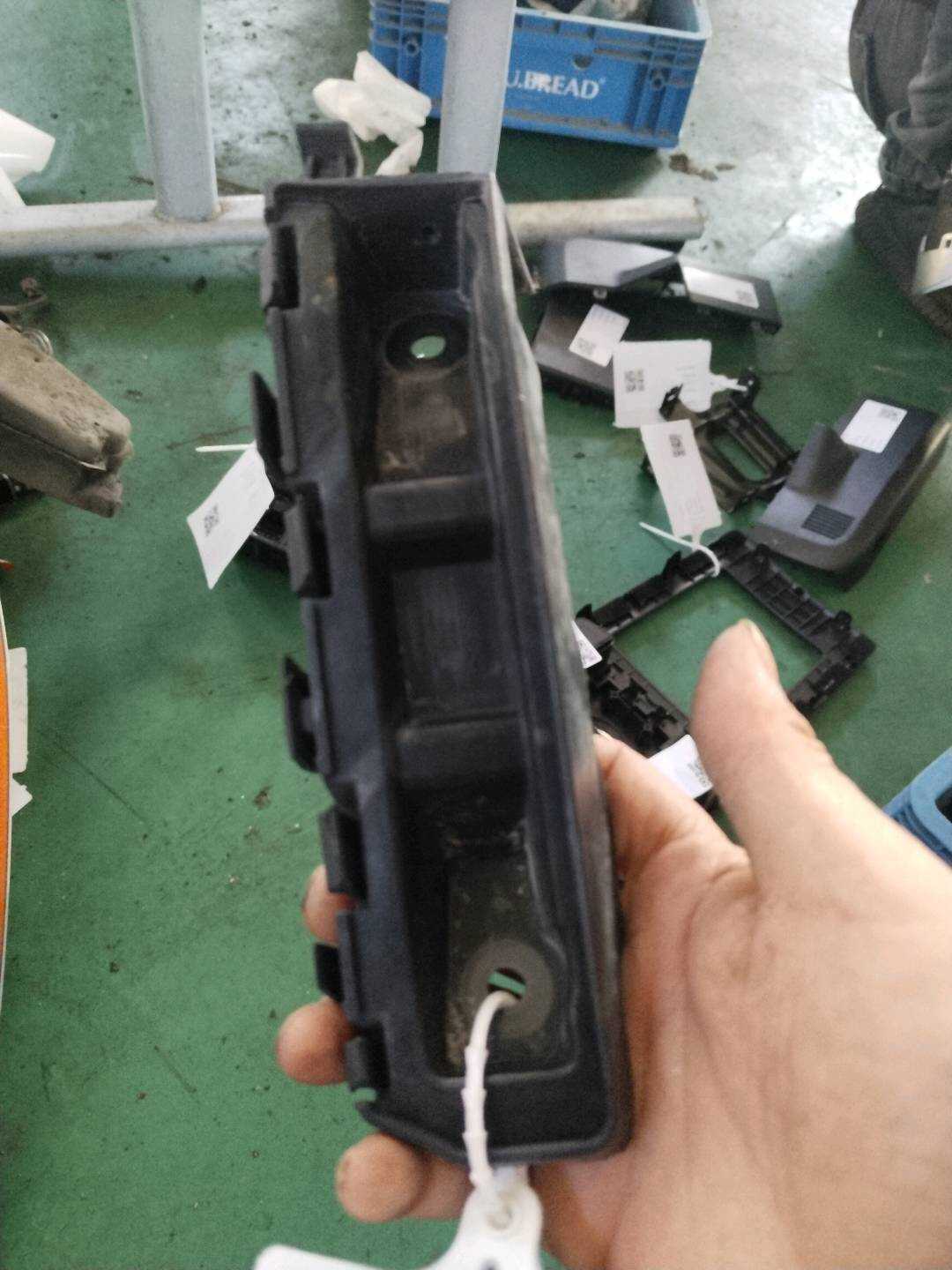 6010072400 前保险杠左支架