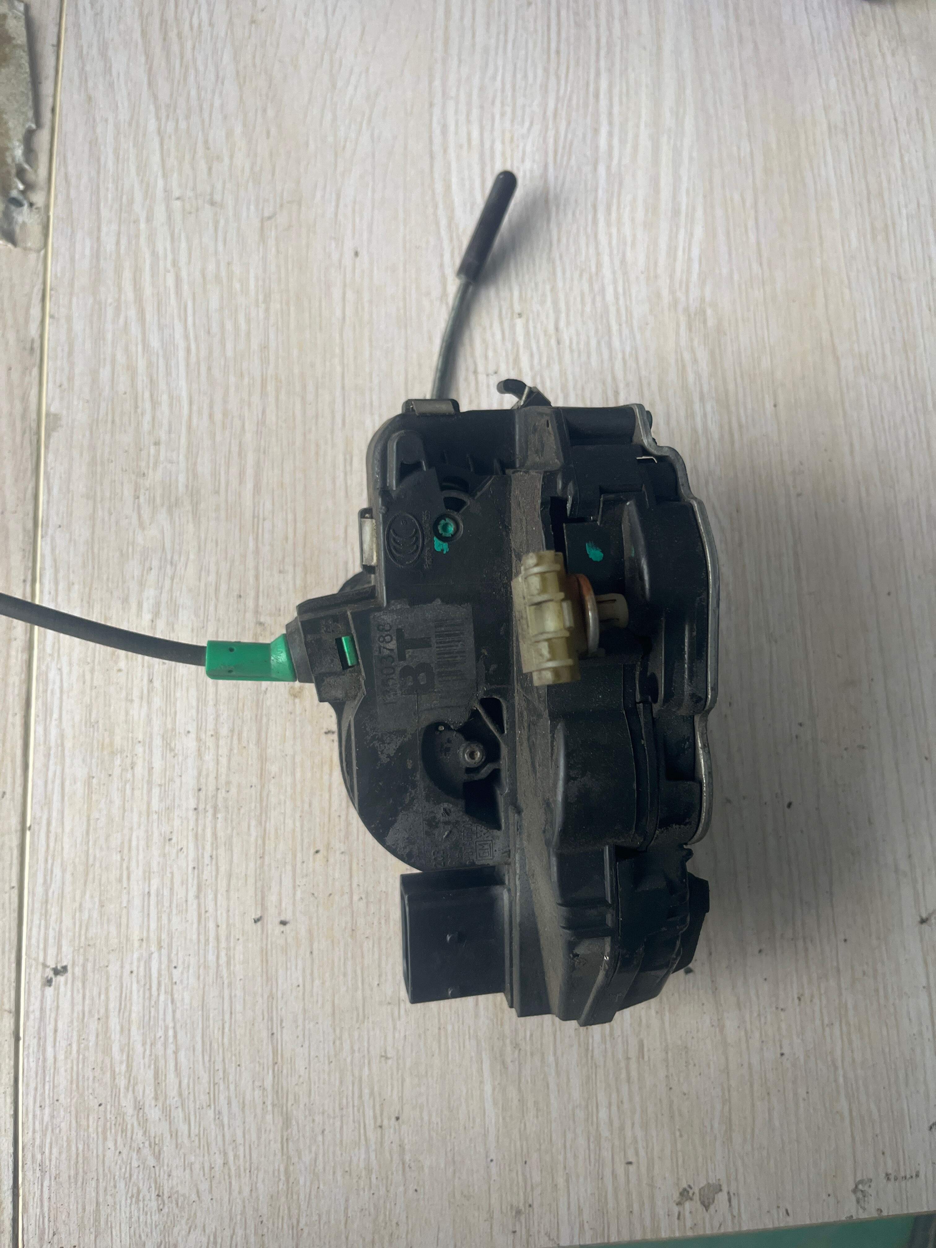 13579556 Rear Door Lock Assembly, Right