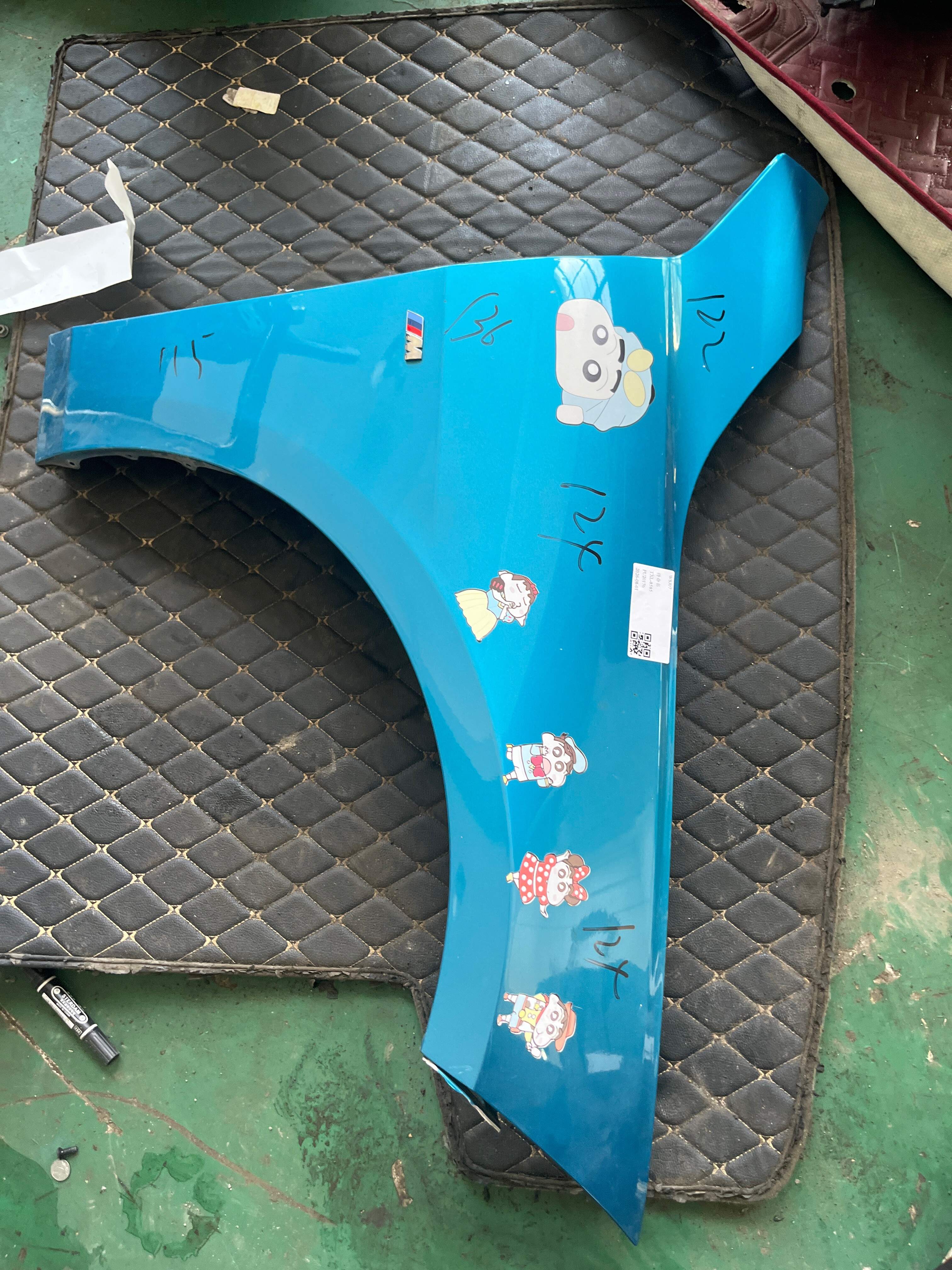 41009492436 Front Fender, Right