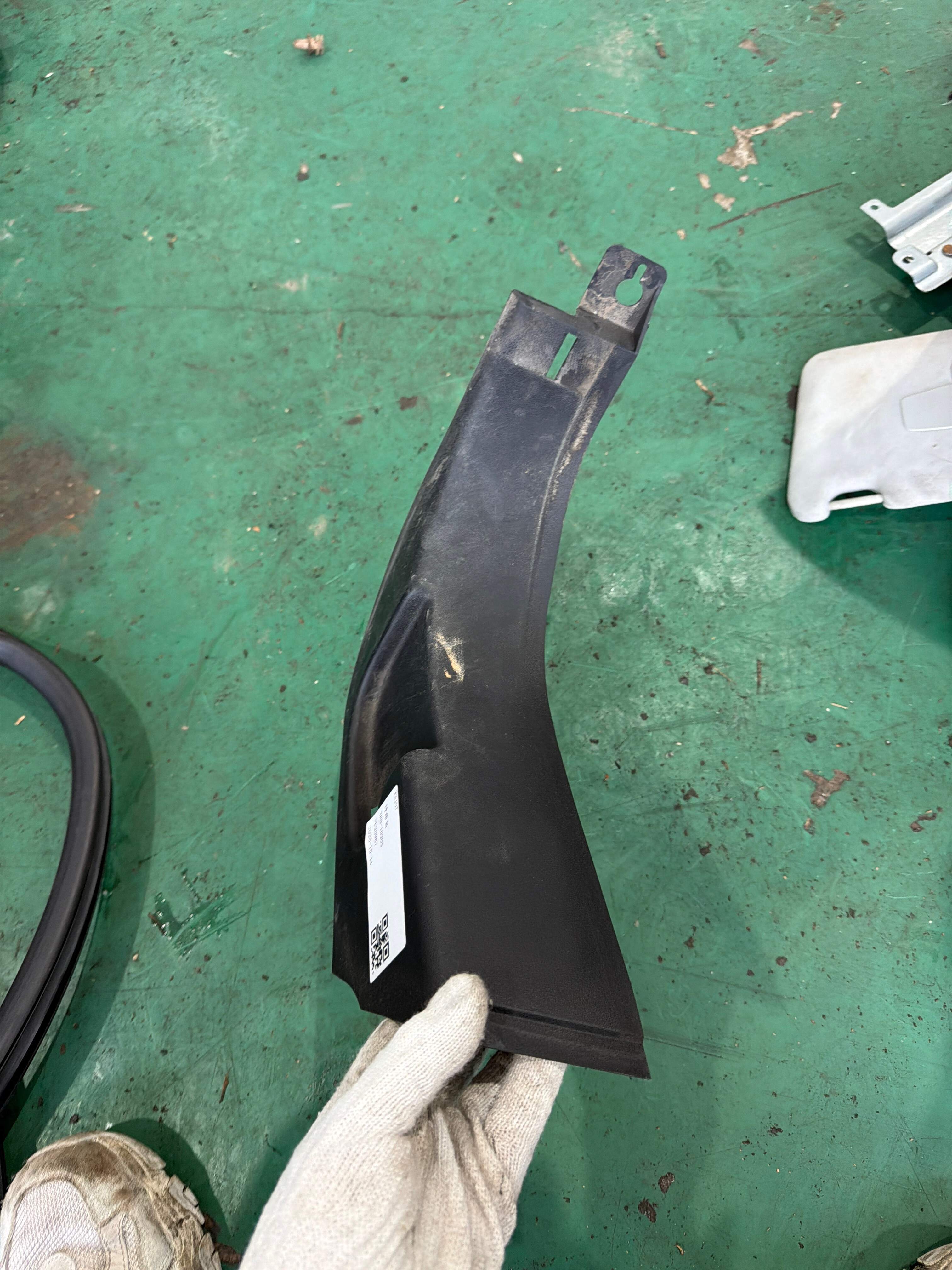 LR036143 A-Pillar Inner Trim (Lower Left)