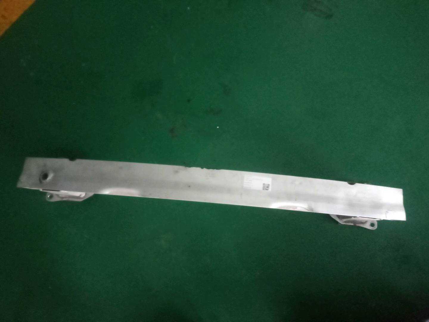 4KG807309 保险杠骨架