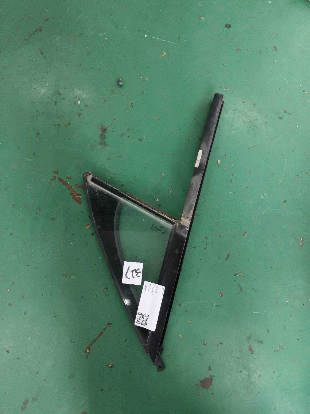 95854231200 前门三角玻璃（右）
