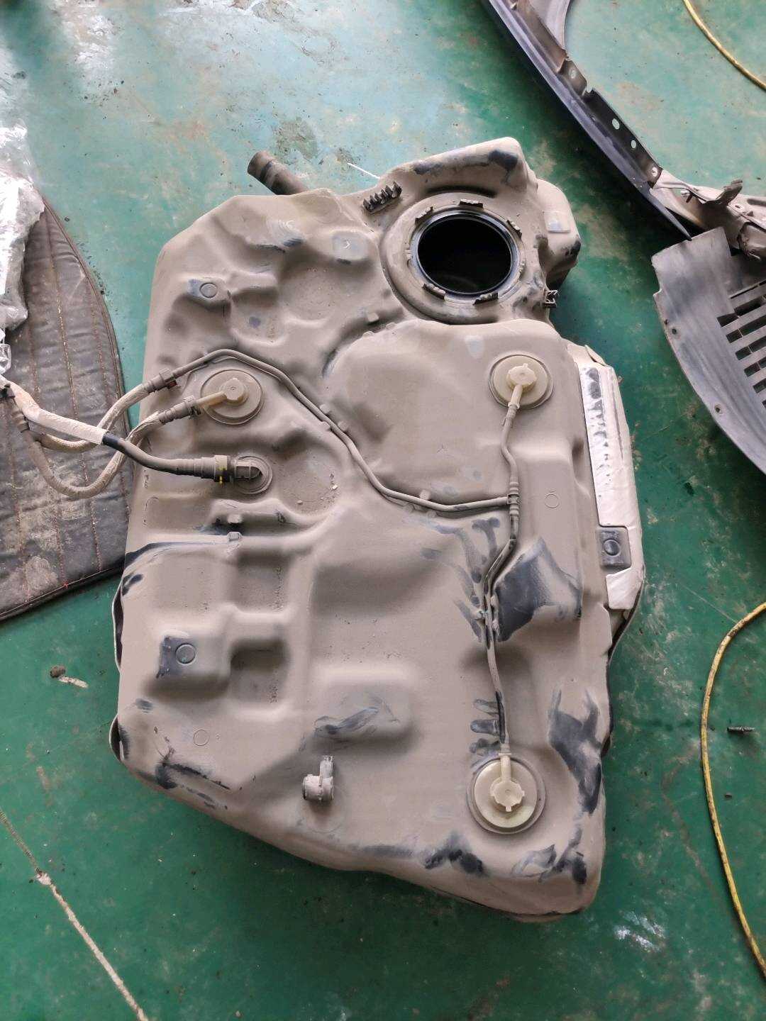 GR239002AG 燃油箱
