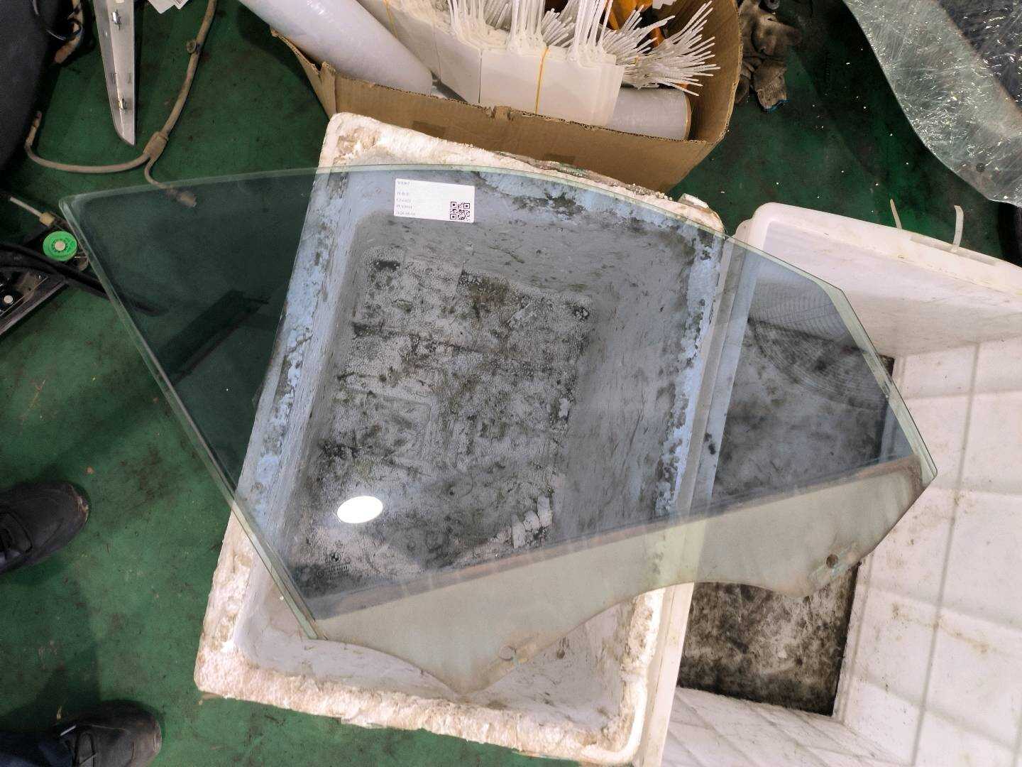 51332990296 前门玻璃（右）