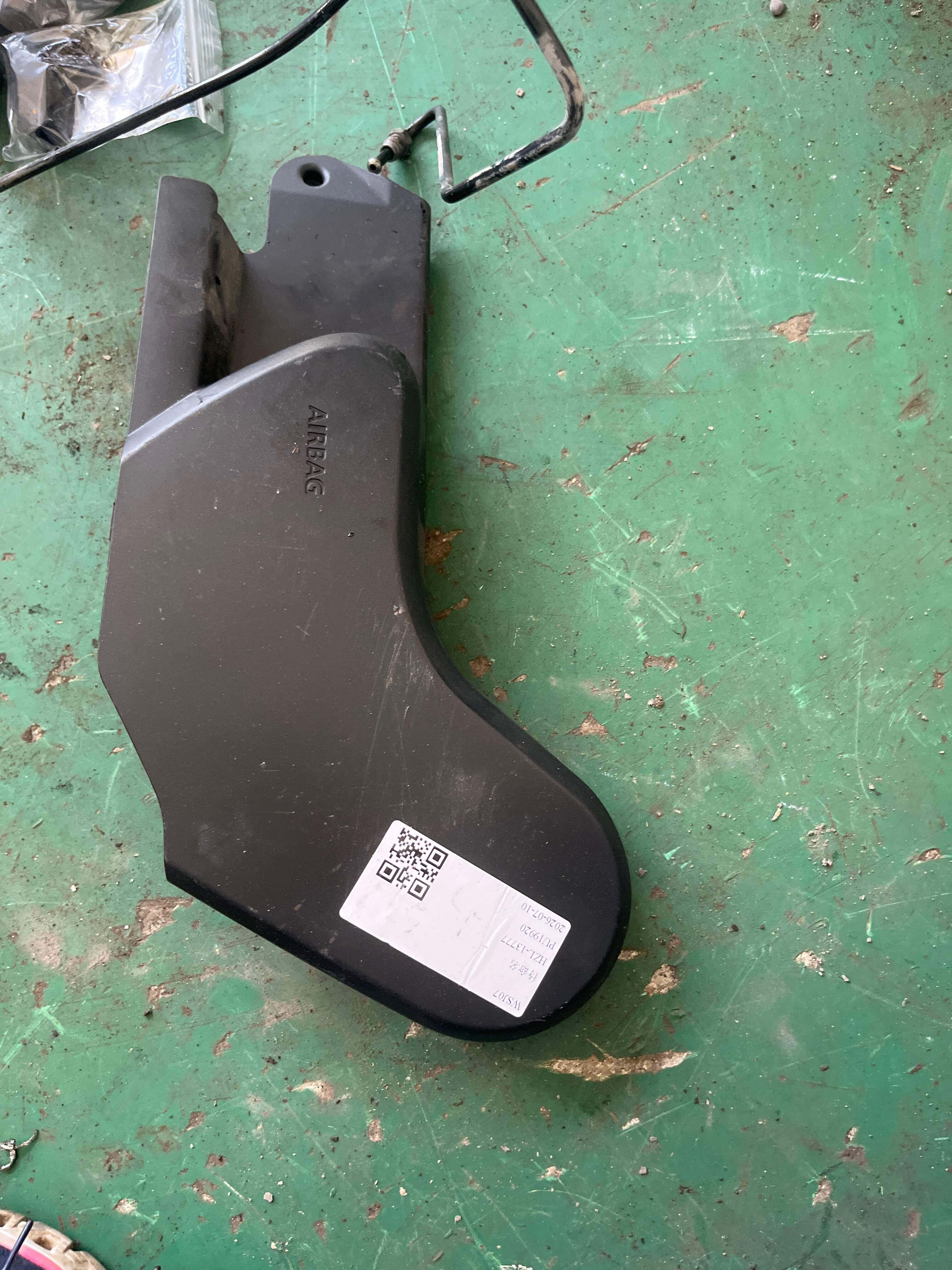 LR027154 Driver Seat Trim Panel