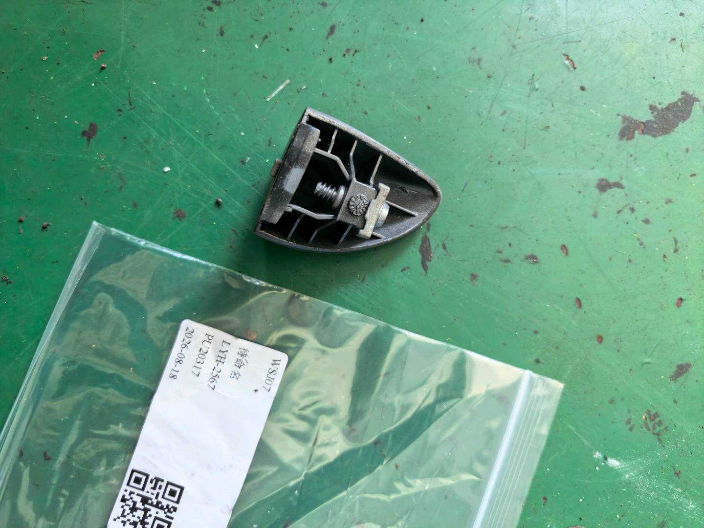 A1697600420 后门外拉手饰盖（右）