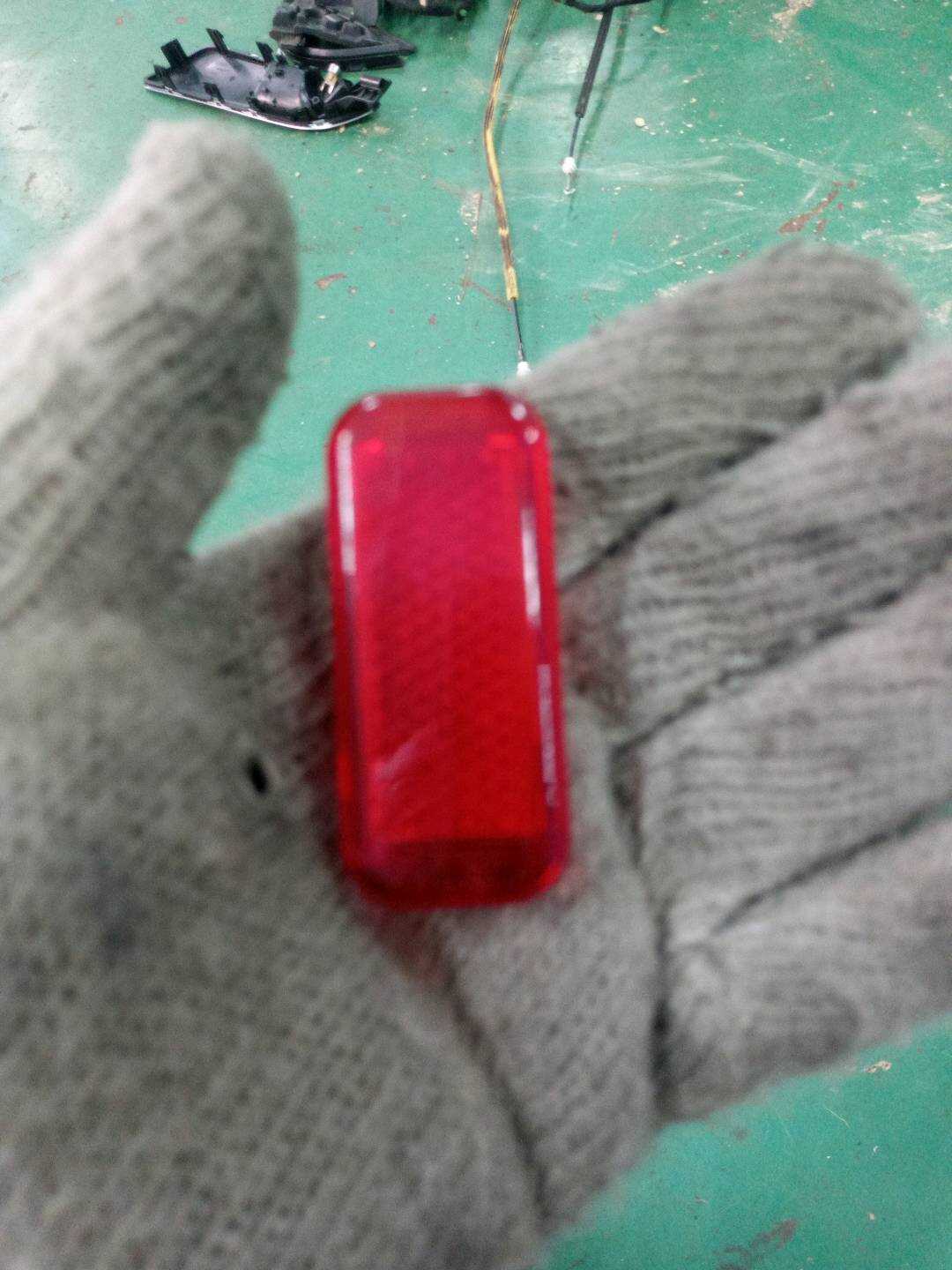 8P0947412 前车门灯(右) 前车门灯(左)