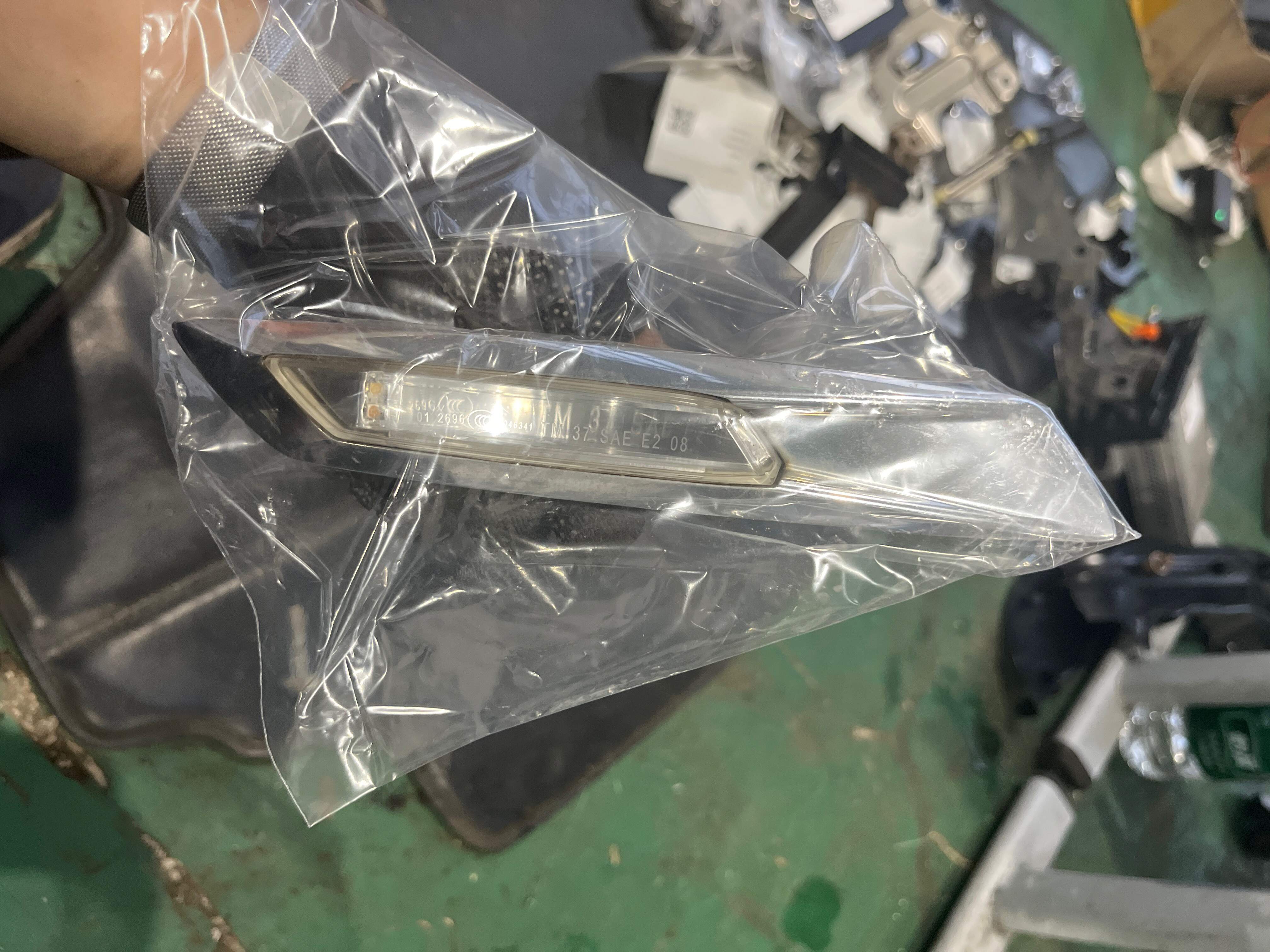 63137199633 Front Fender Light, Left