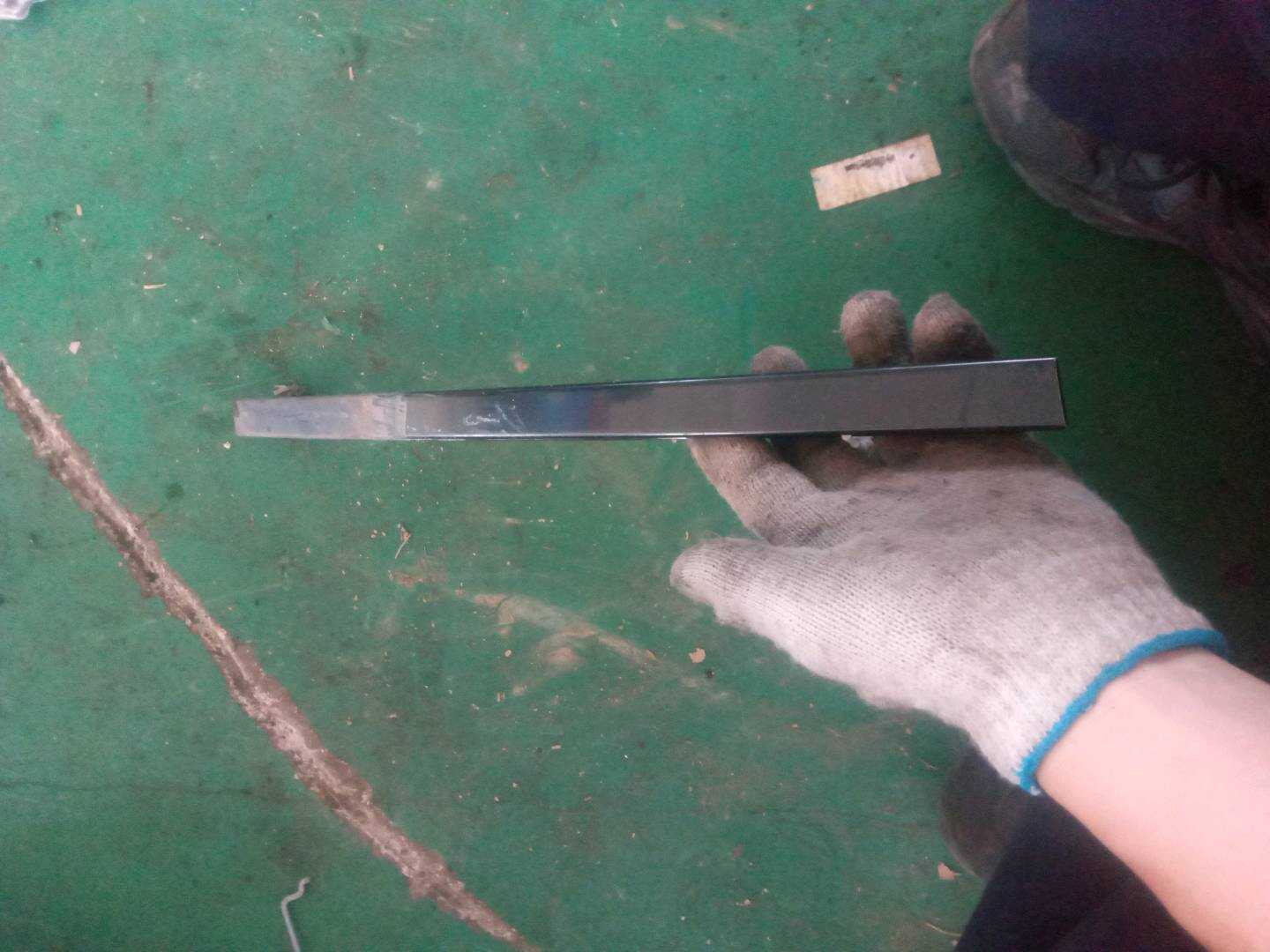 51357381712 后门内窗梁(右)