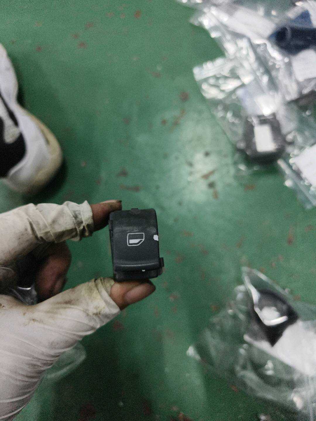 4F0959855A 后门玻璃升降开关(左)