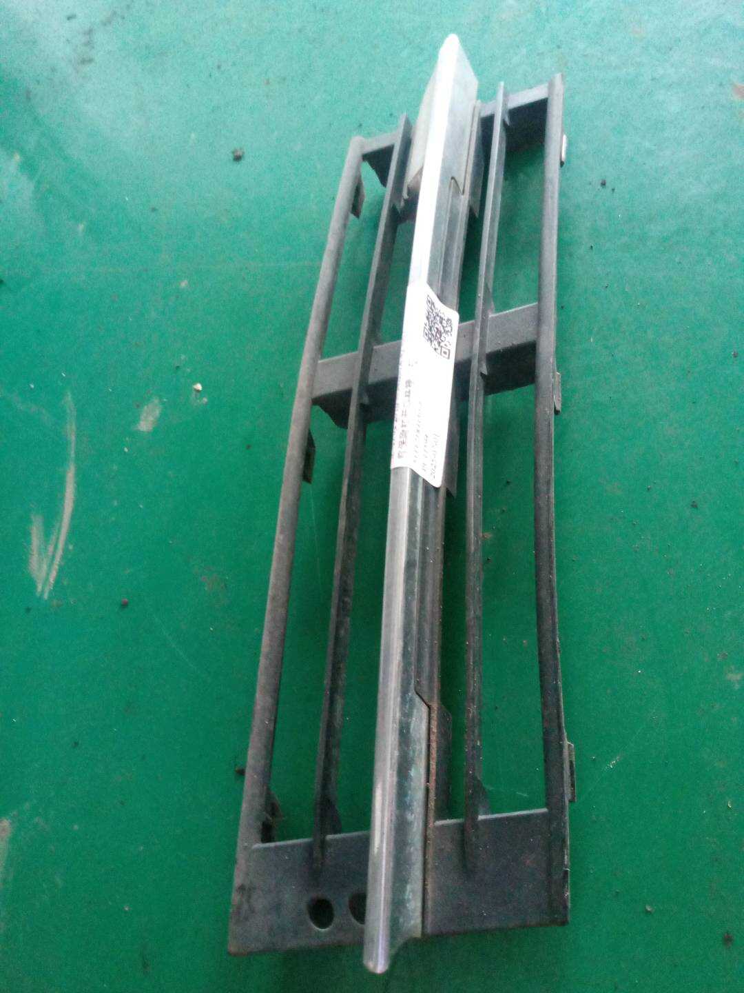 51117184150 Front Bumper Grille, Right