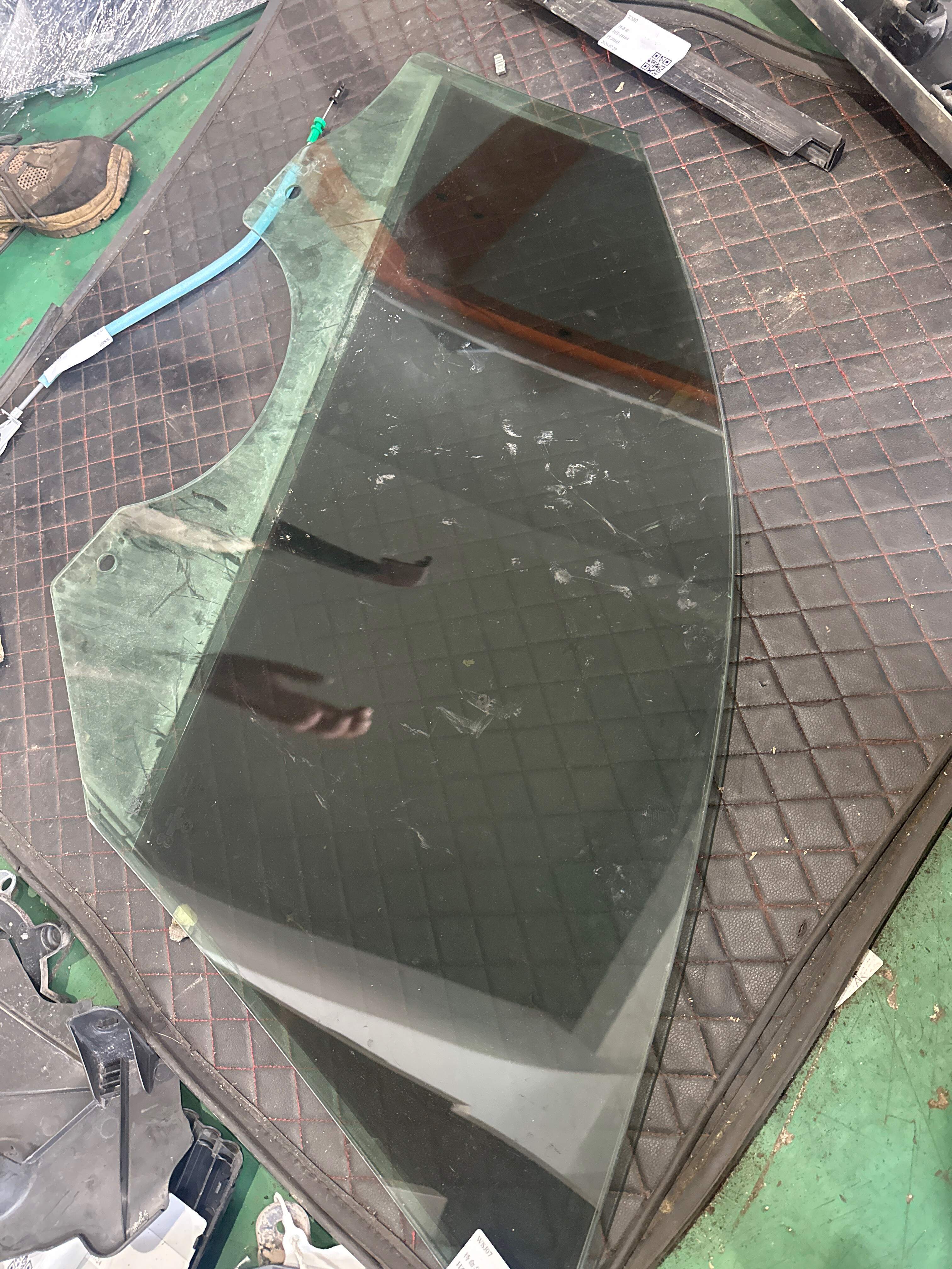 51337417380 前门玻璃(右)