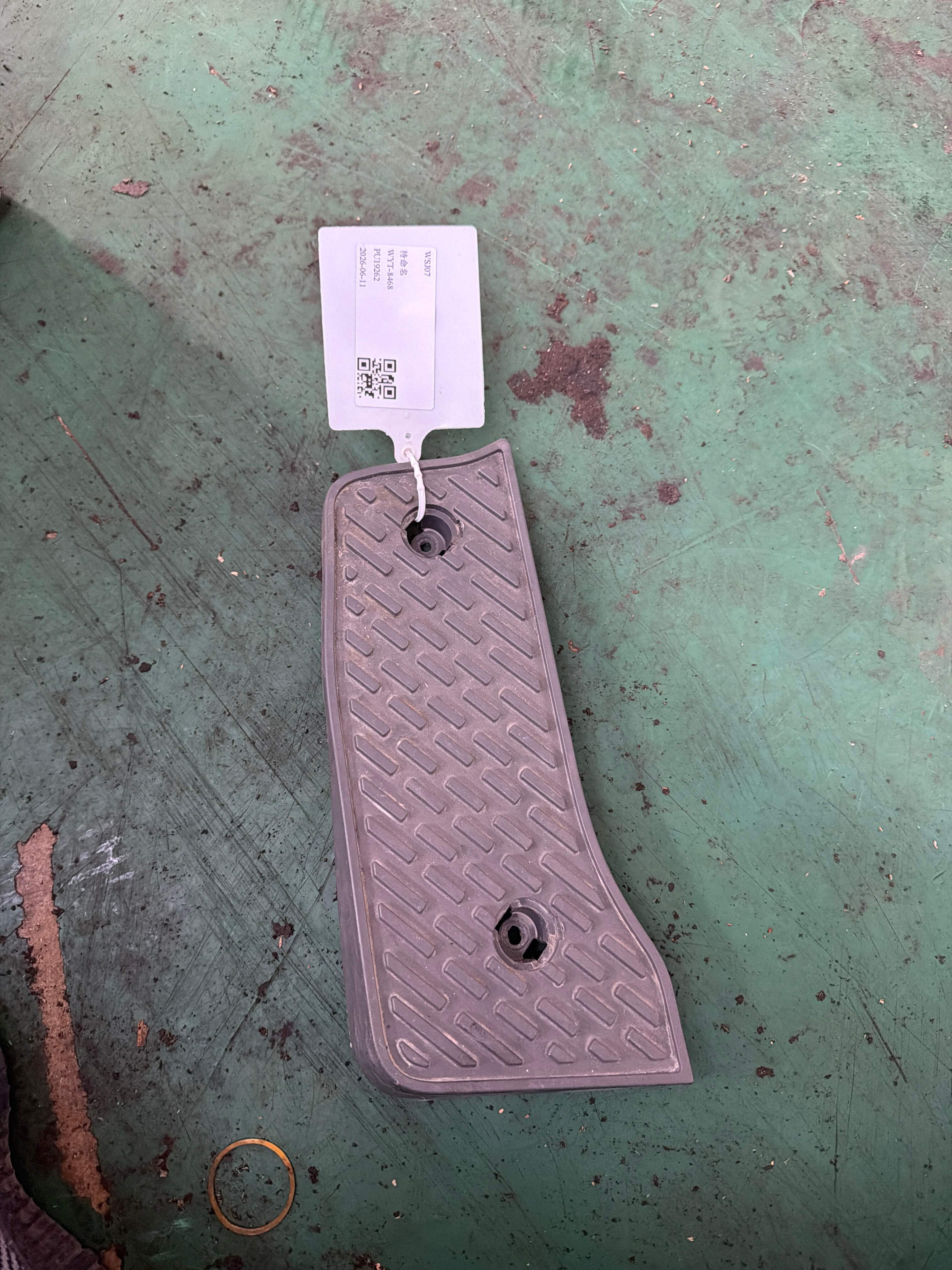 6793360010B0 三角防磨板（右内）