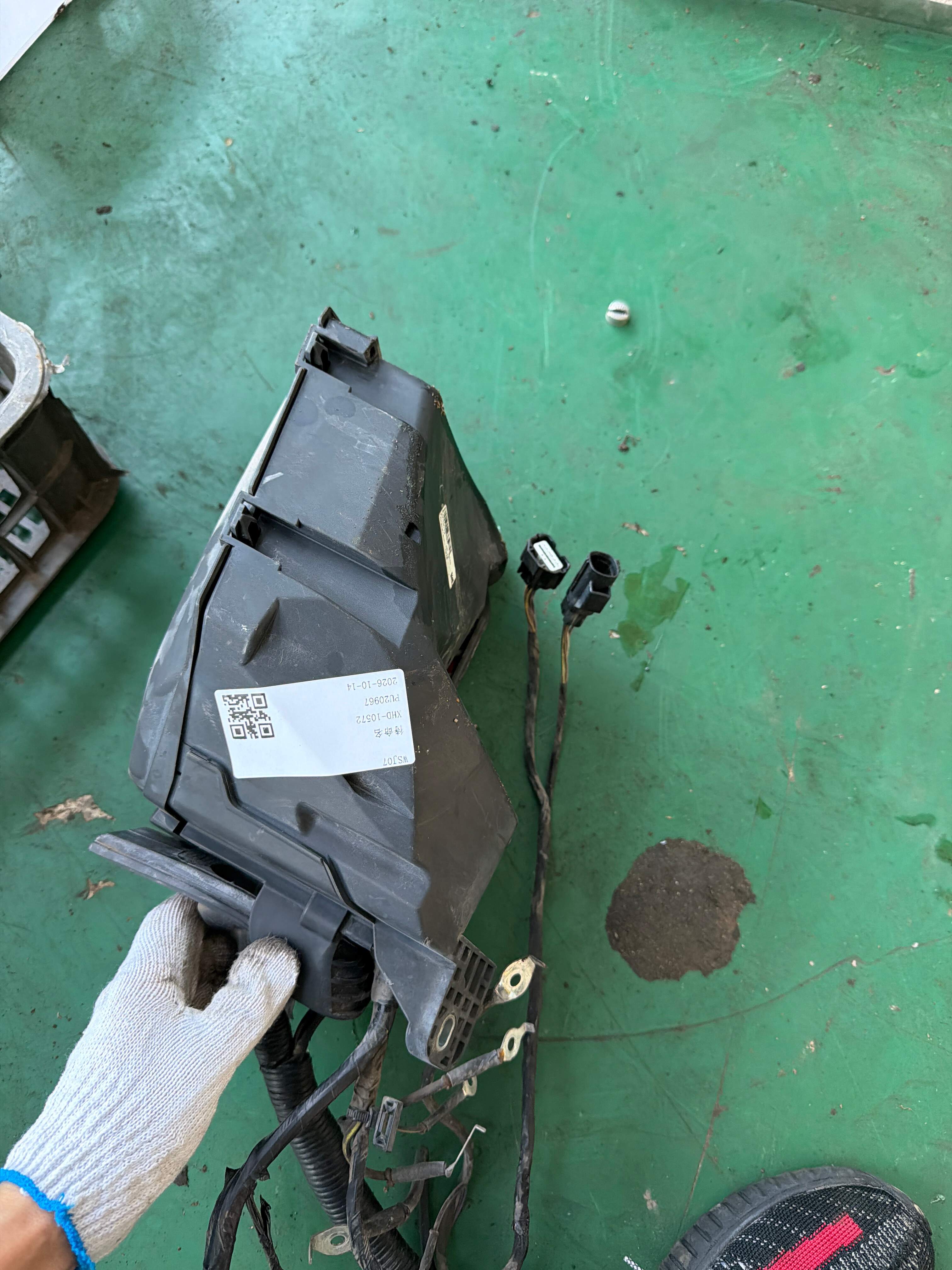 BJ3214290DEC Engine Fuse Box