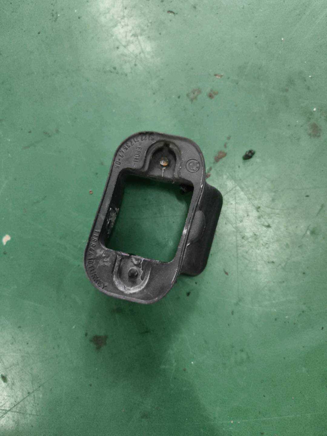 51227123542 后门限位器盖(右)