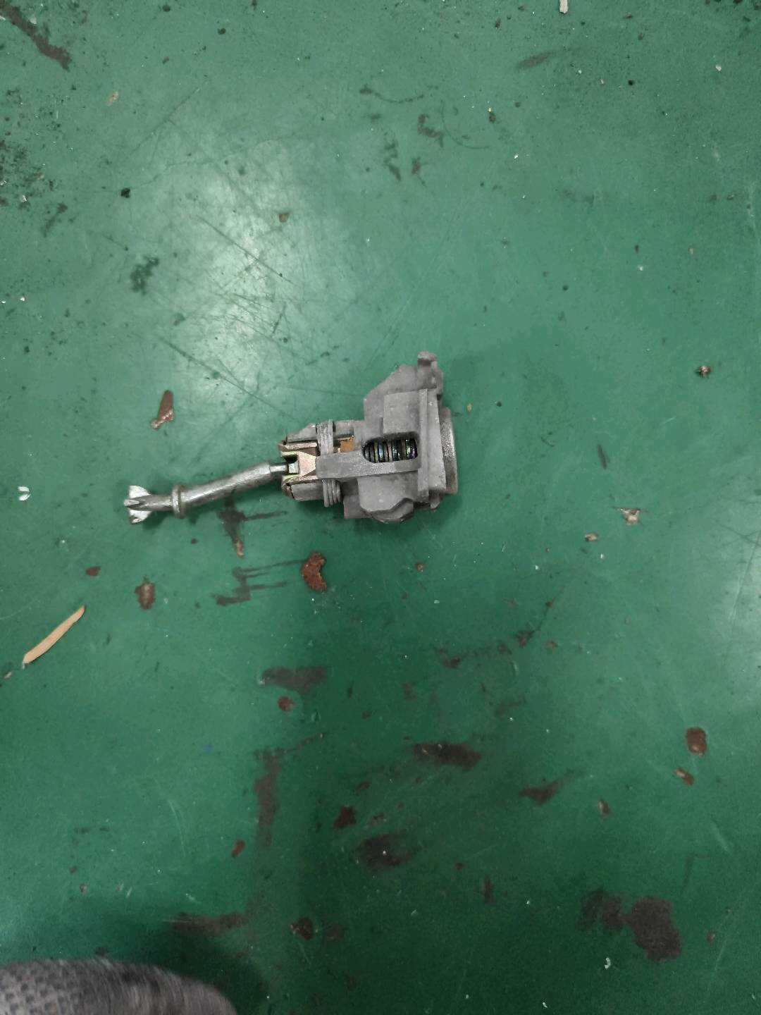 6905133230 前门锁芯(右)