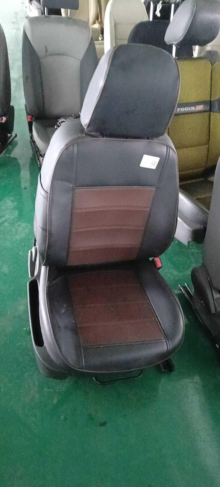 884714 Passenger Seat Assembly
