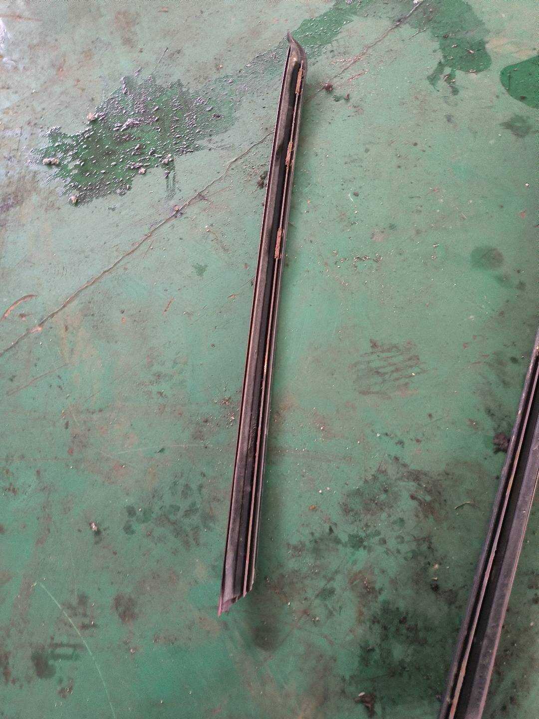 51703400812 后门玻璃压条（右外）