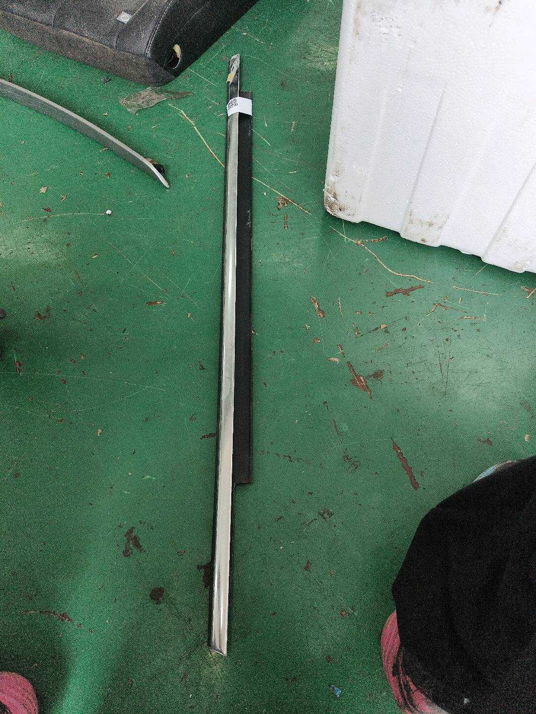 L8KD8537642ZZ 后门玻璃压条(右外)