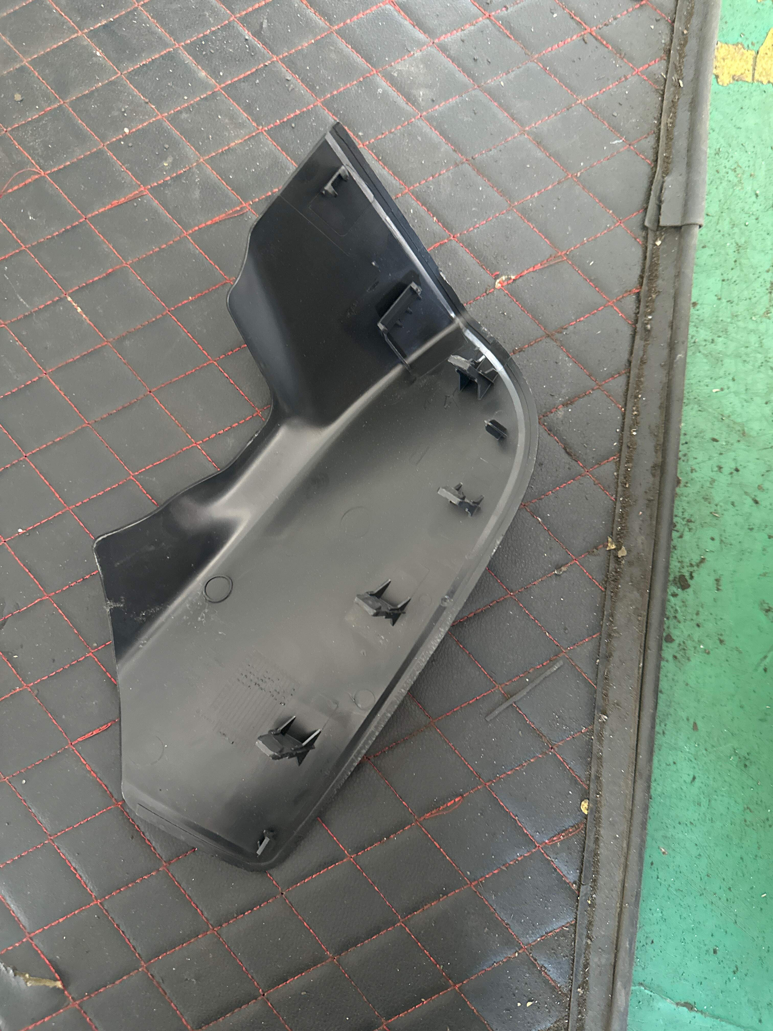 A25369200009051 C柱内衬(右上)