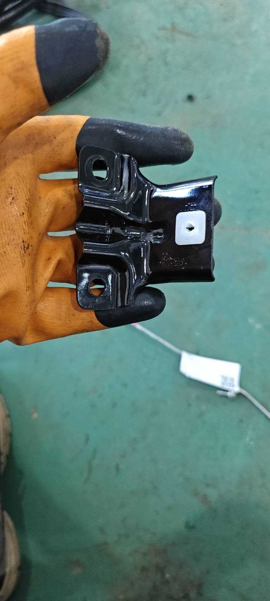 1068030019 车门内饰把手安装座