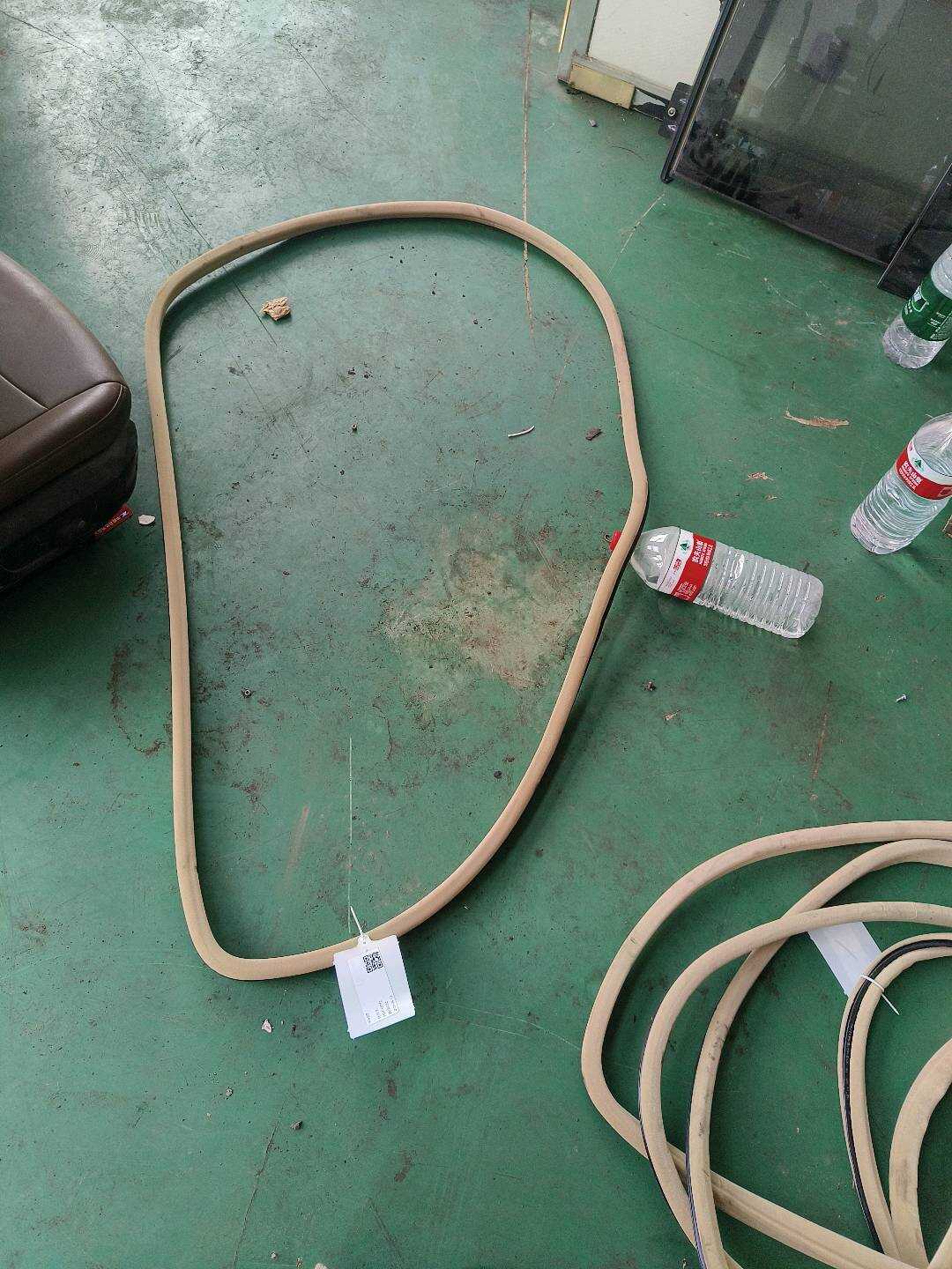 51727044953 后门车身密封胶条(右)