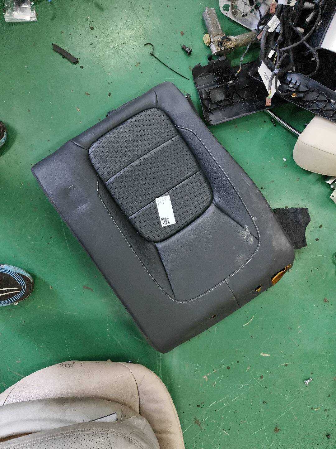 T4A10304QKW 后座椅靠背面罩