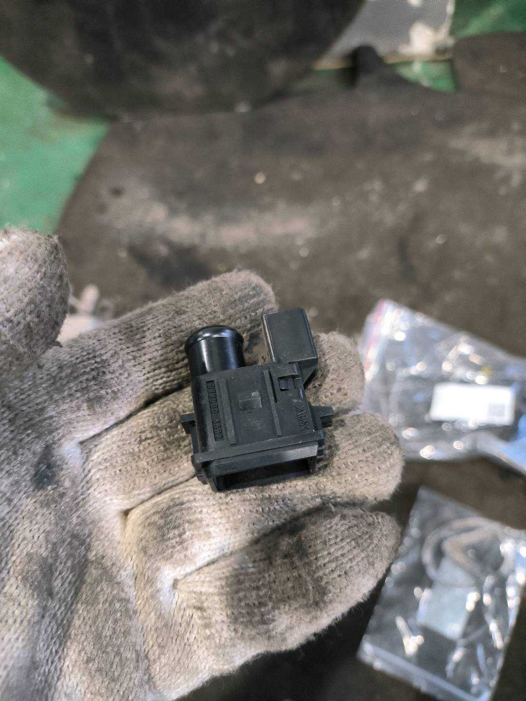 8862547021 Interior Temperature Sensor