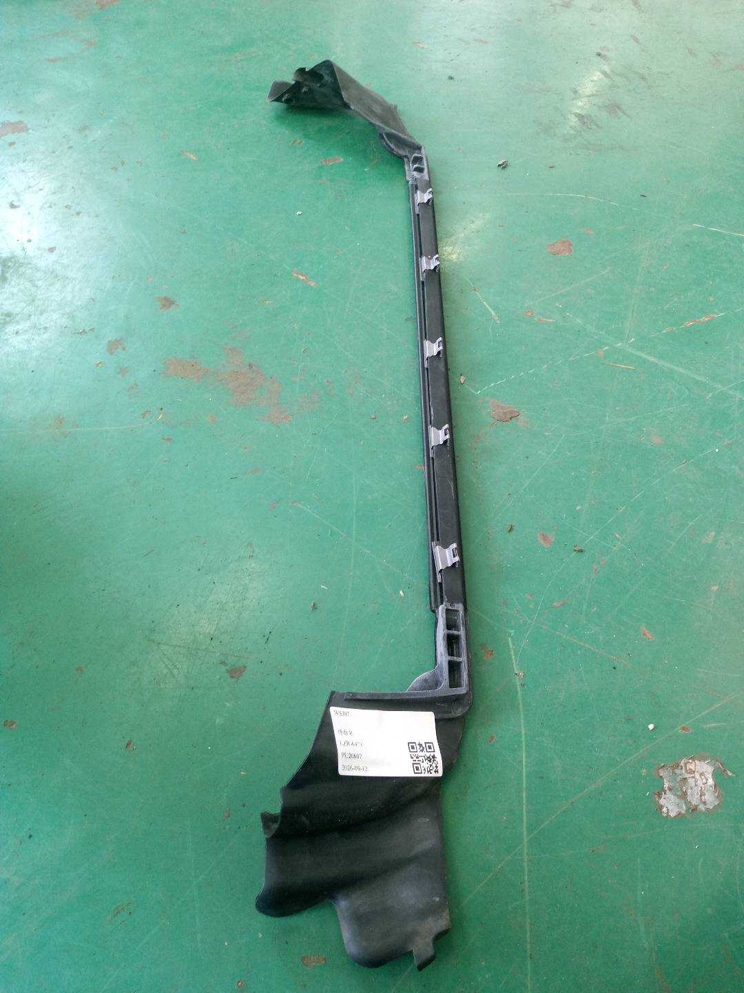 51357352841 后门玻璃压条(左内)